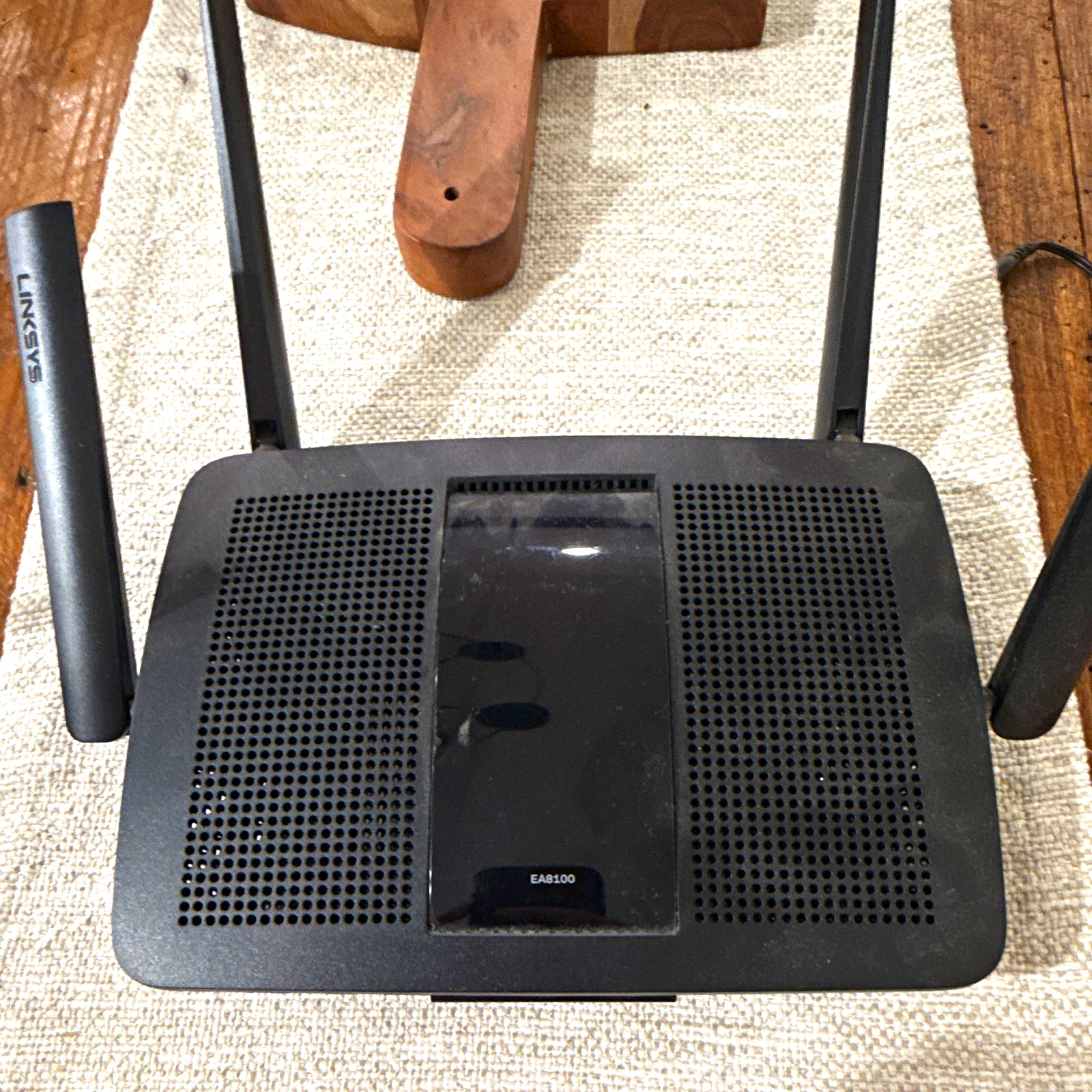 Linksys EA8100 V2 Dual-Band AC2600 Gigabit Router 4-Port USB 3.0 Black