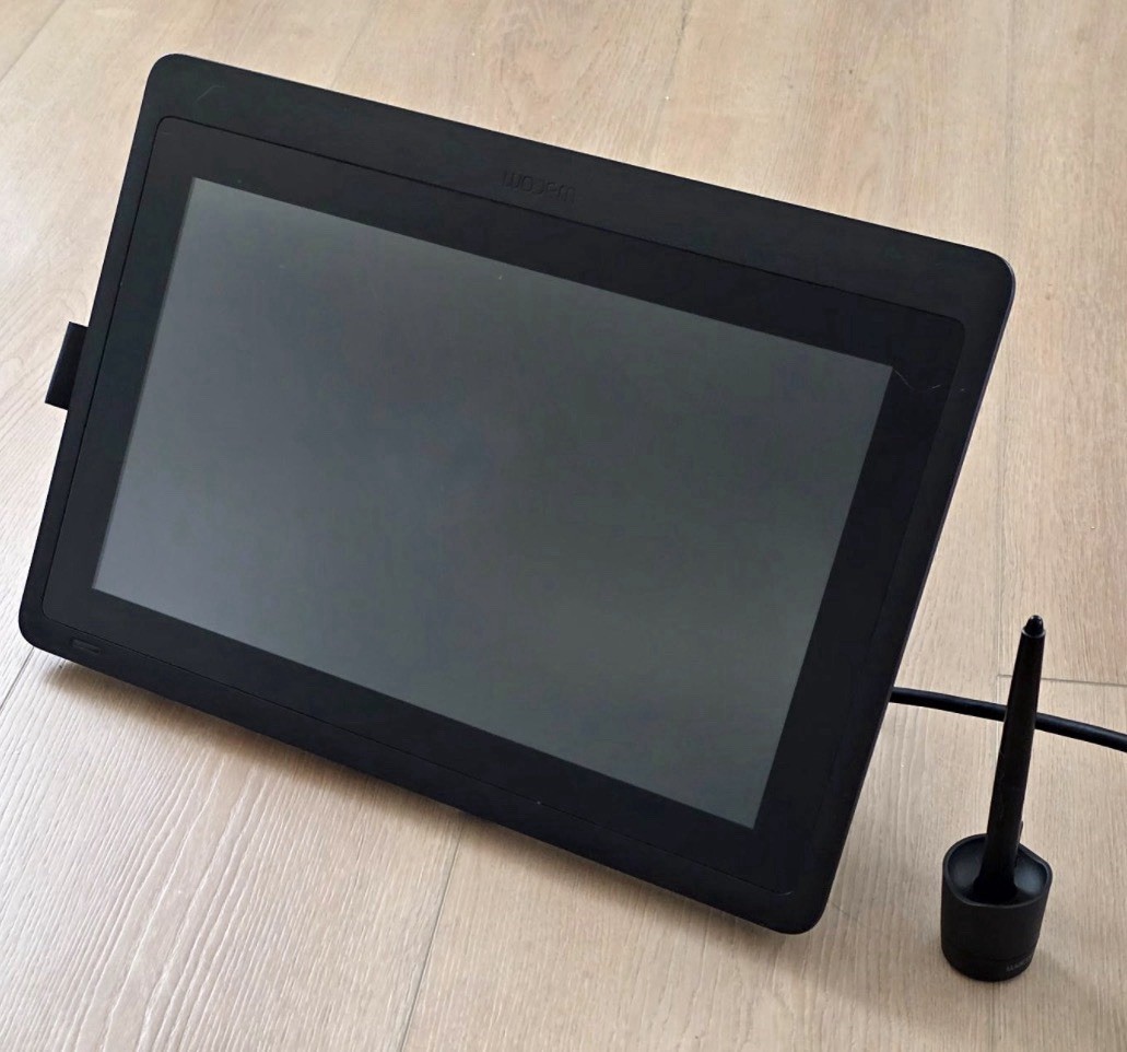 Wacom Cintiq DTK1660K0A 16in Creative Pen Display - With stand