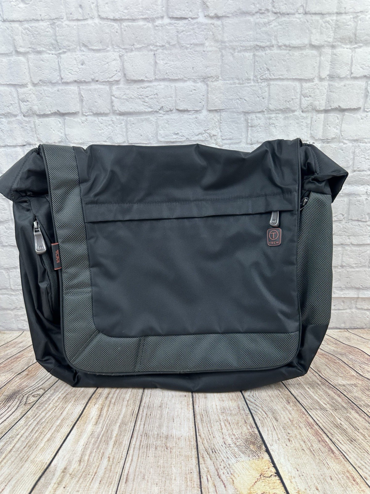 TUMI T-TECH 51212D Black Nylon Expandable Messenger Laptop Bag Office Business
