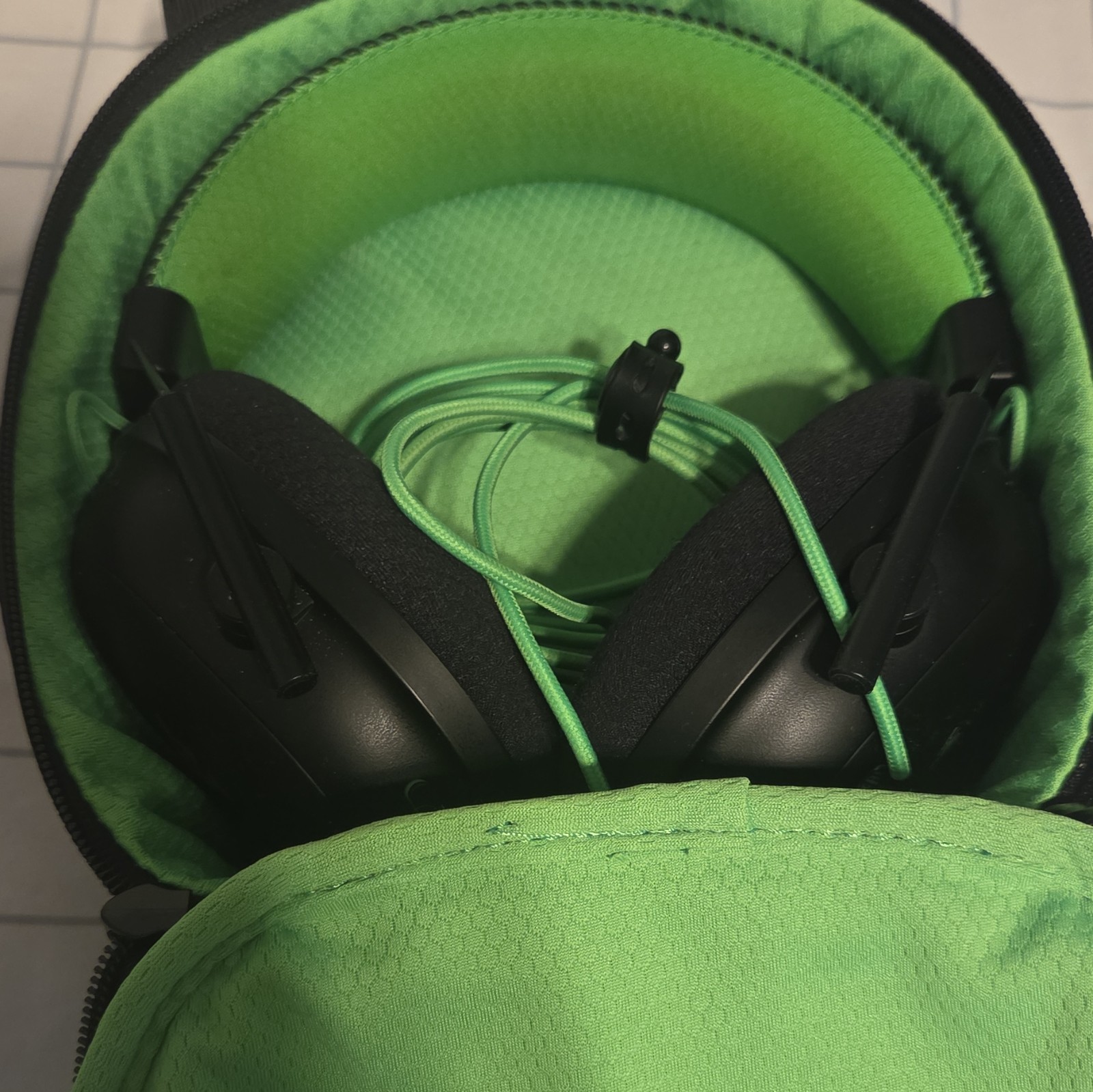 RAZER BlackShark V2X Special Edition Wired Over-Ear Boom Mic Green Case