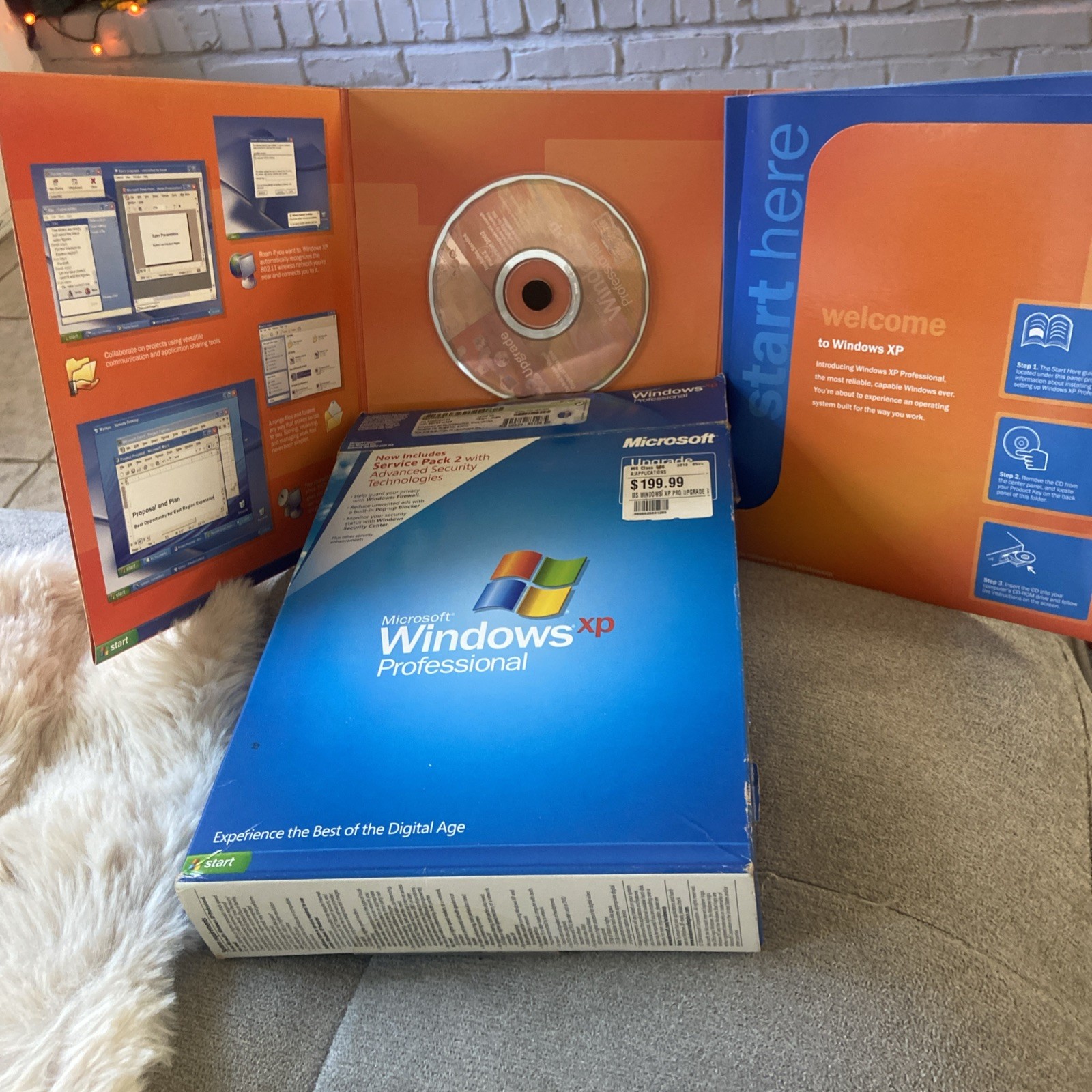 Microsoft Windows XP Professional Upgrade Version 2002 CD, Manuals & Product Key