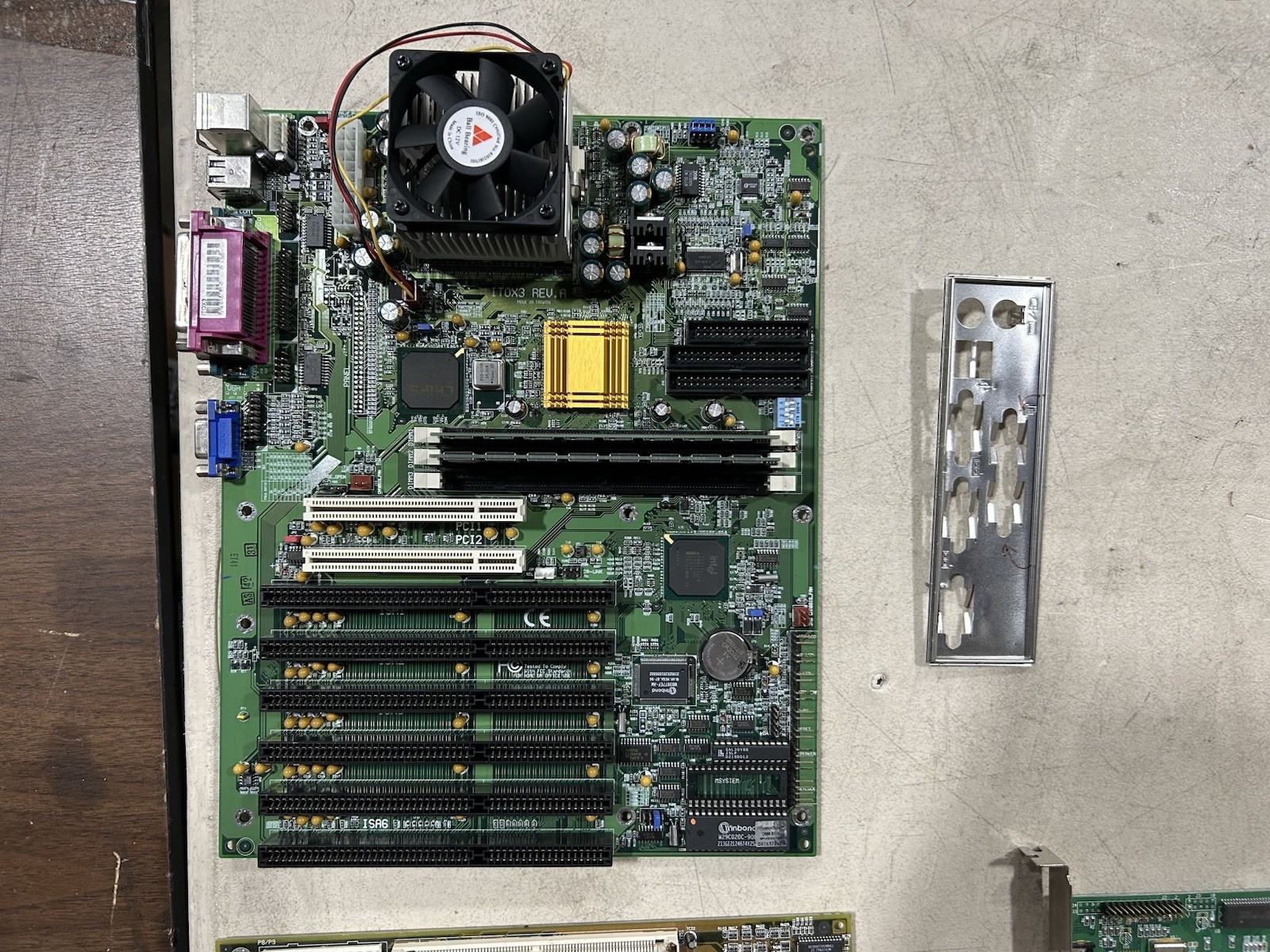 Vintage DFI ITOX3 Industrial Socket 370 Motherboard + Pentium III 850 + 256mb
