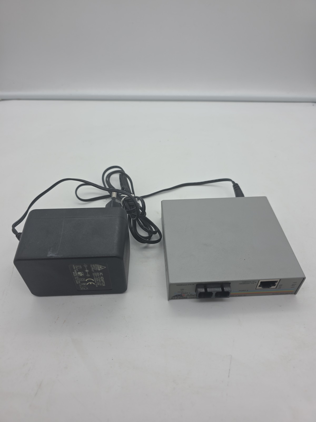 ALLIED TELESIS AT-FS202-60 / ATFS20260 media converter fast ethernet switch