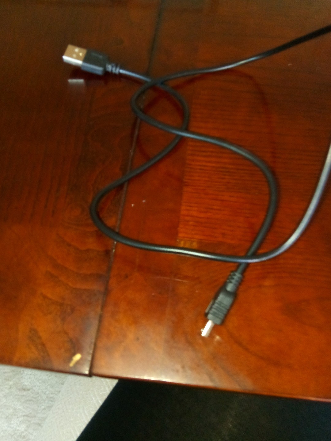 Black colored 2.0 USB cable