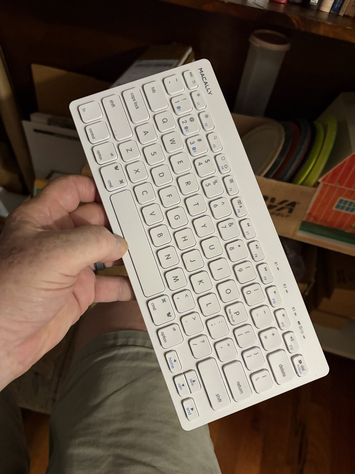 Macally BTMINIKEY, compact Quick-Switch Bluetooth Keyboard