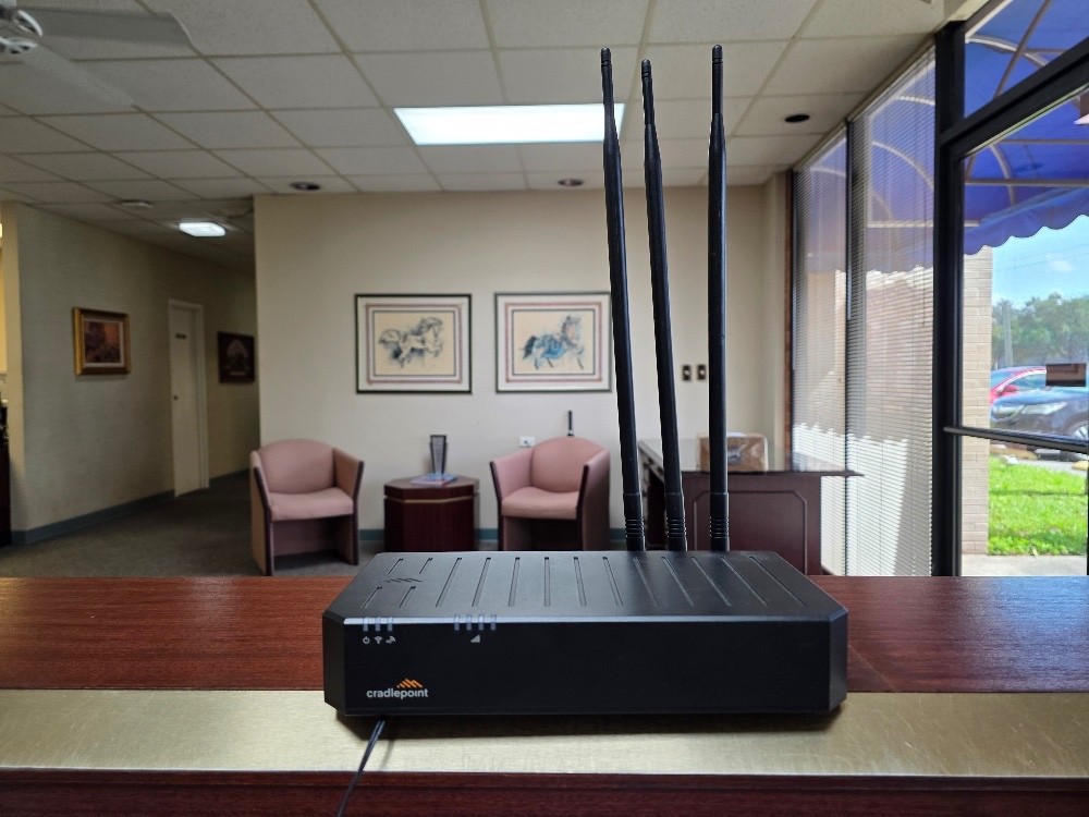 Cradlepoint E100-C4D Dual Band 1GbE WiFi 4G Cellular Router