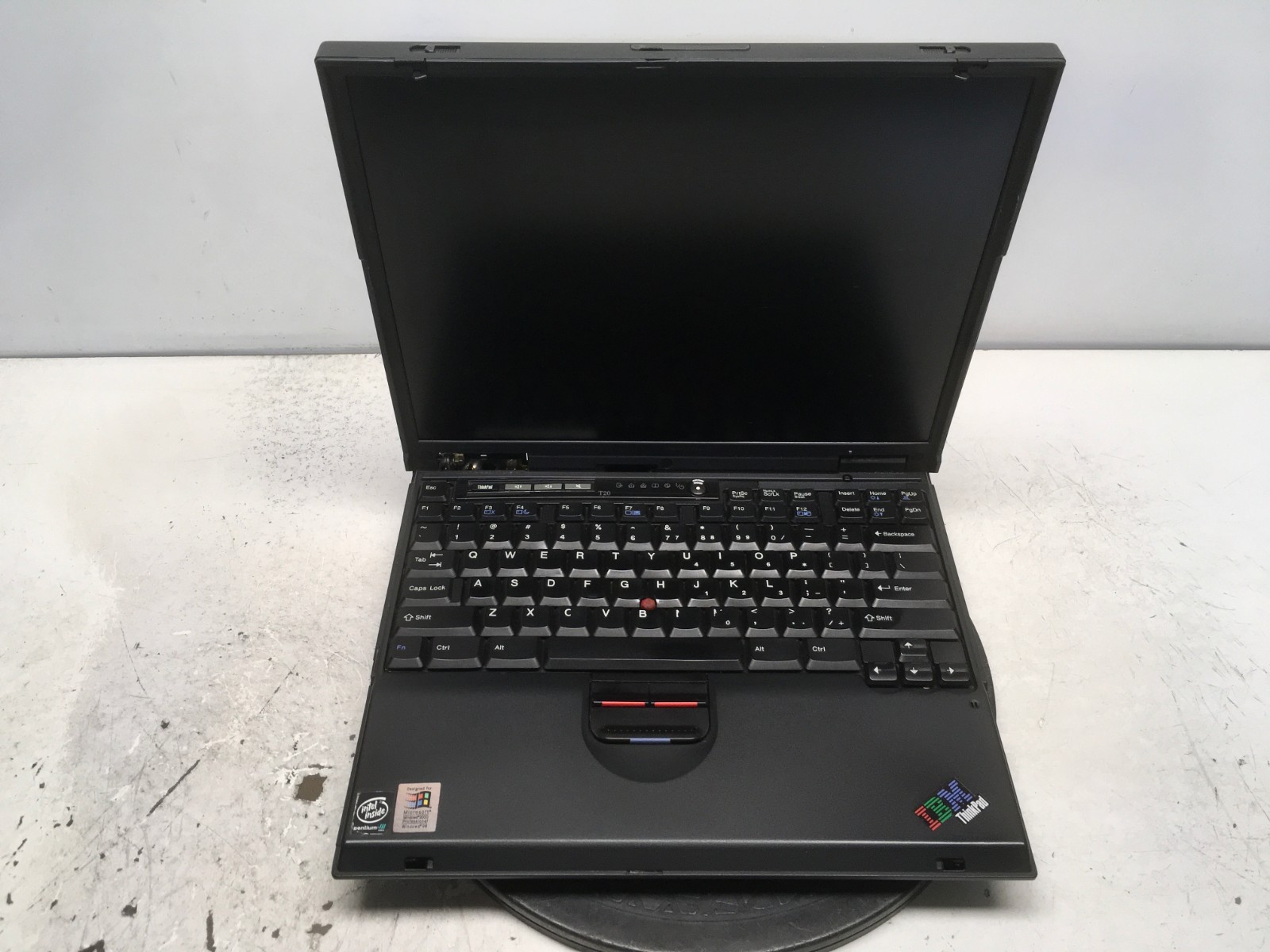 IBM ThinkPad T20 Intel Pentium III 750MHz 128 MB NO HDD No Batt READ