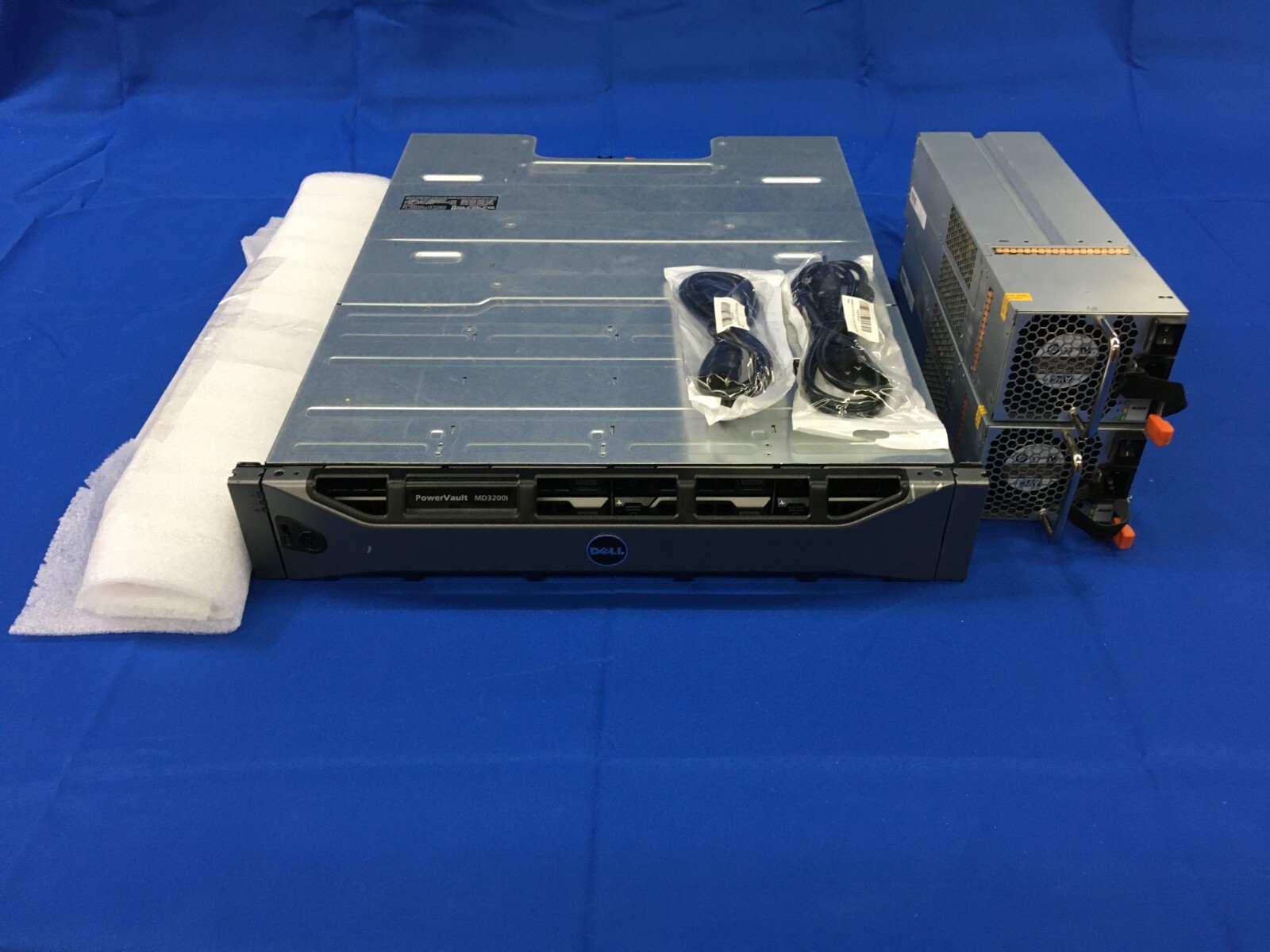 Dell PowerVault MD3200i - 2U - 0GB RAM - 12x 600GB 15K SAS HDD with Rails