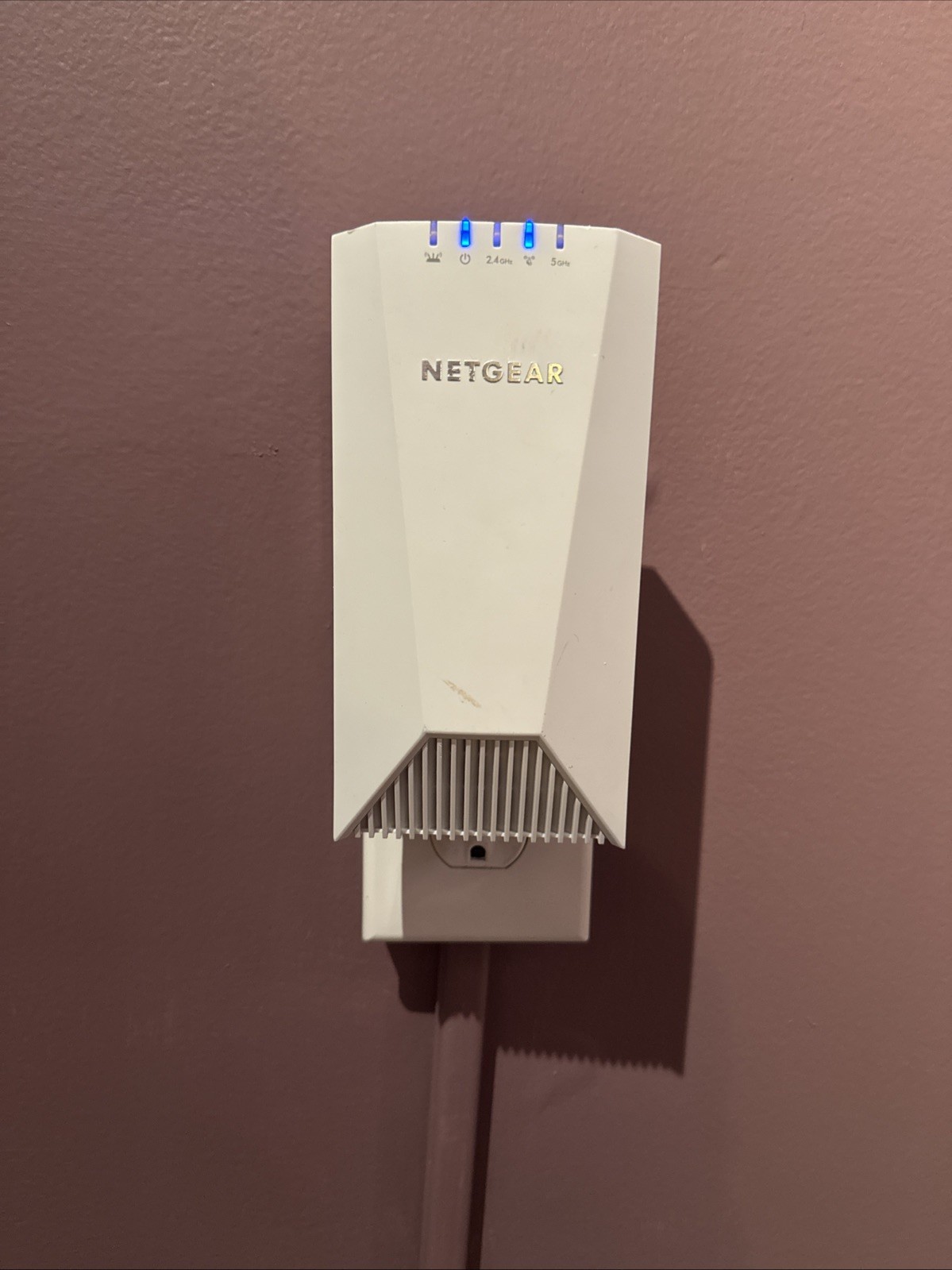 Netgear EX7500 Nighthawk X4S AC2200 Tri-Band Wi-Fi Mesh Range Extender White