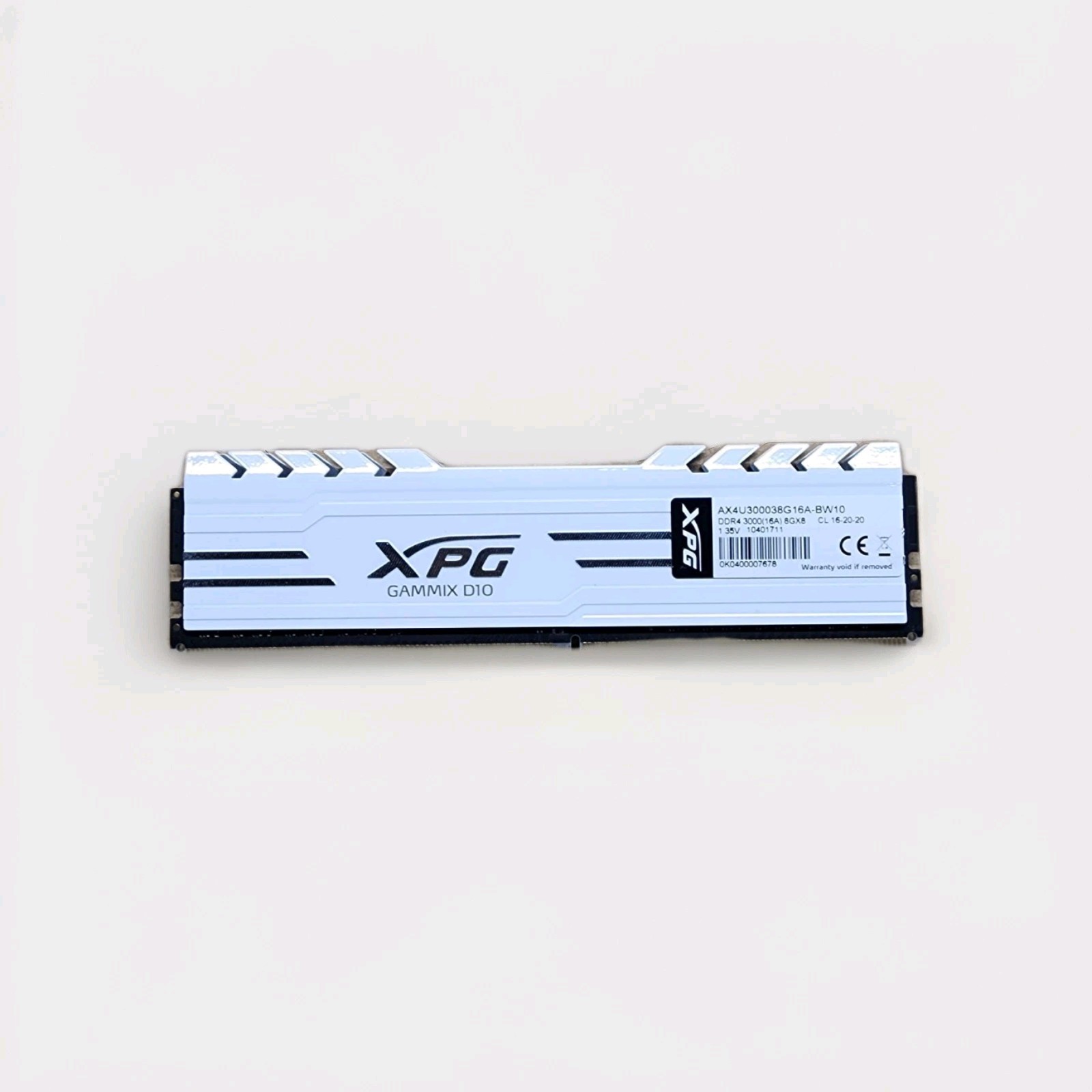 XPG GAMMIX D10 8GB (1x8GB) DDR4 RAM PC-24000 3000MHz AX4U300038G16A-BW10  1.35 V