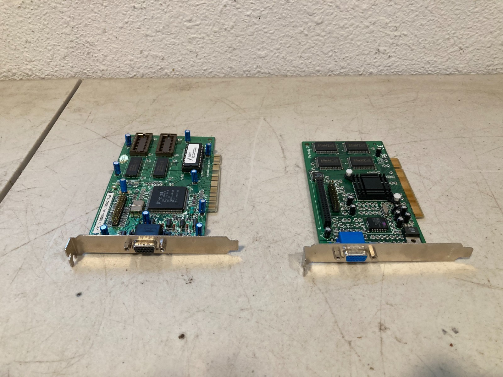 Lot 2 Vintage Trident PCI VGA Graphics Cards Video Display Adapters