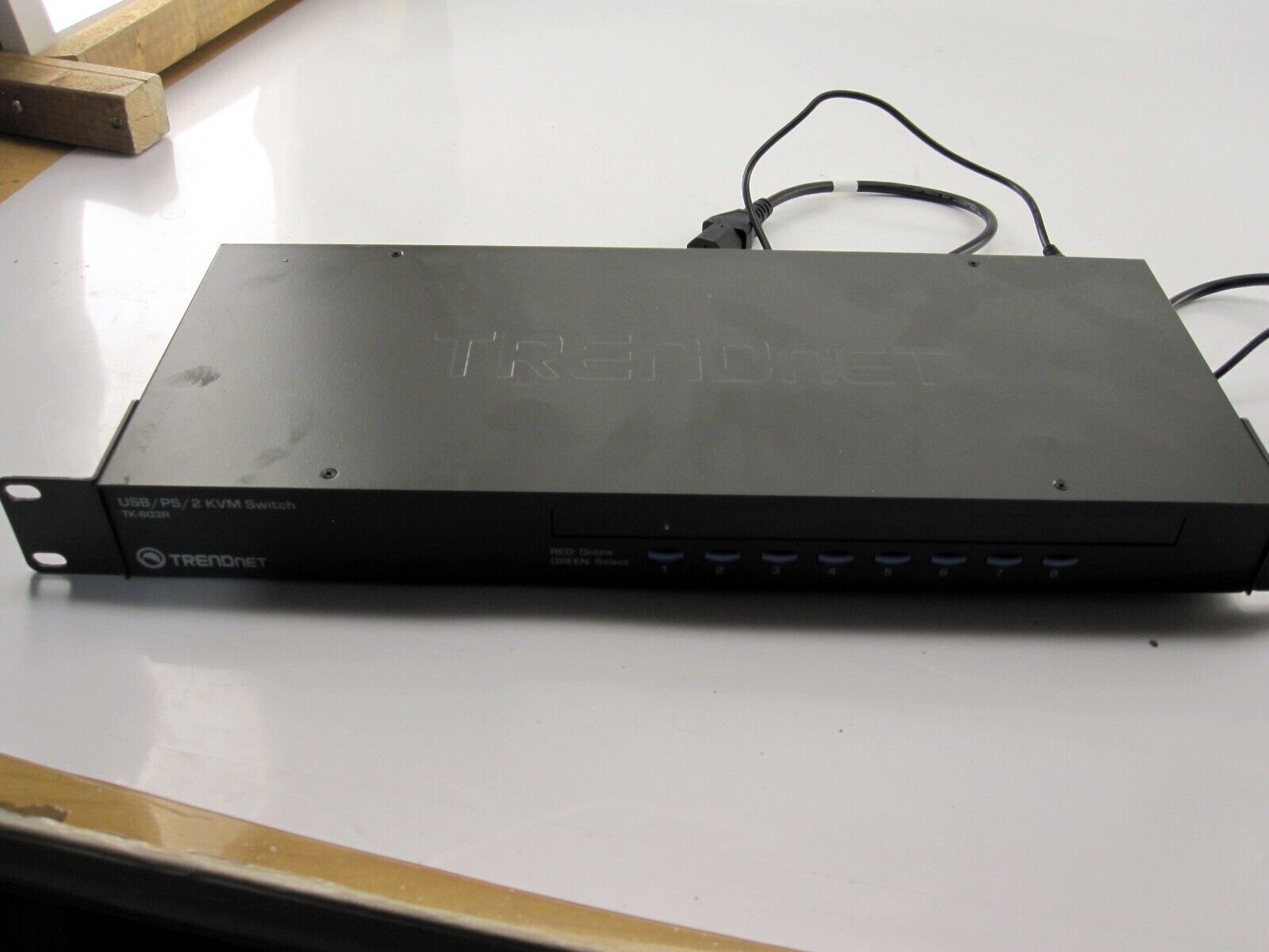 TRENDnet (TK-1603R) 16-Ports Rack-Mountable KVM / USB switch PS/2 Power Tested