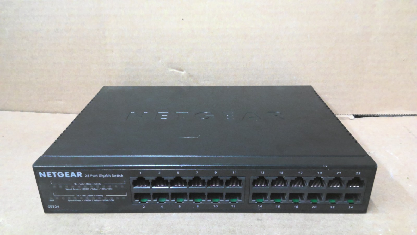 NETGEAR 24-Port Gigabit Ethernet Unmanaged Essentials Switch (GS324)