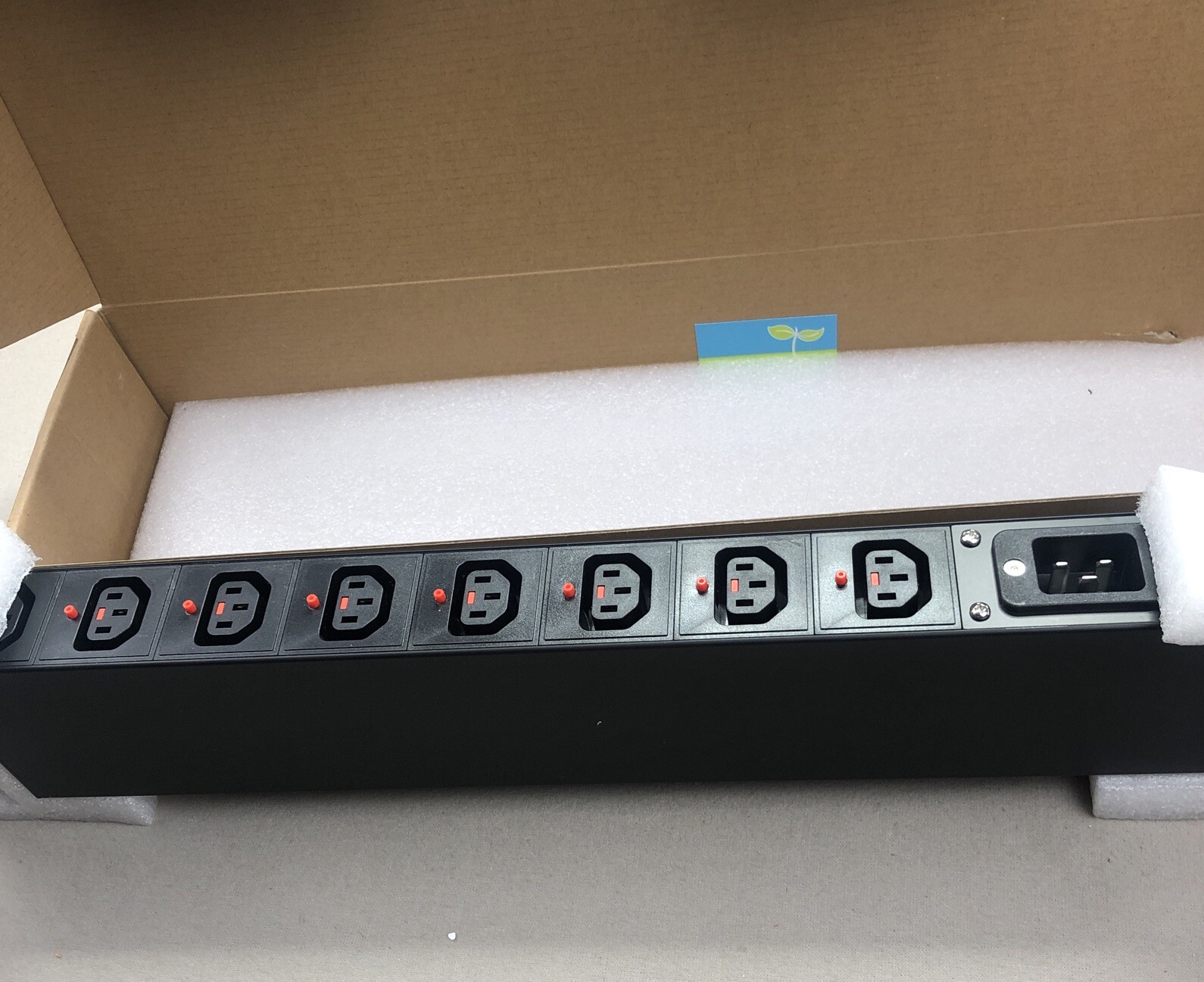 120/240V C13 PDU WTH-CS/PDU-C13-E Heavy Duty Metal 1U Rack Mount Input C20