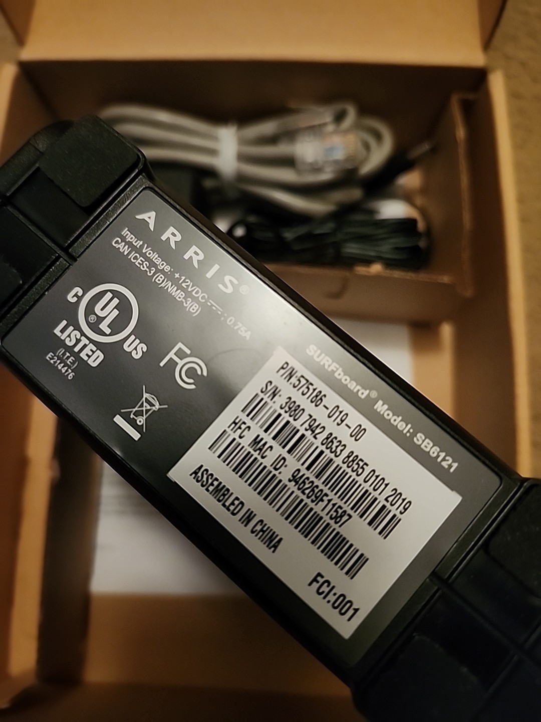 Motorola ARRIS Surfboard Cable Modem SB6121 - new refurbished device in box.