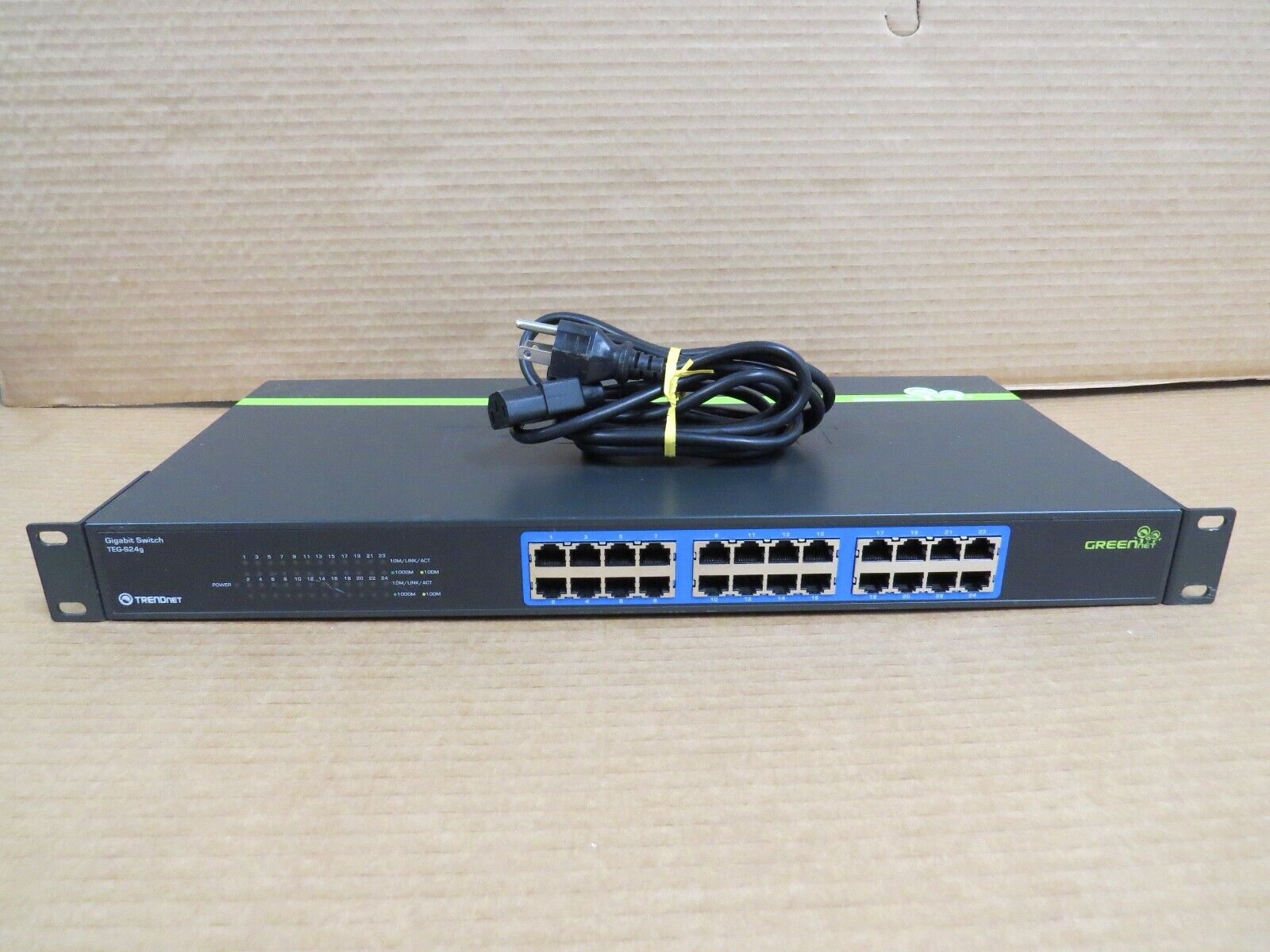 TrendNet TEG-S24G 24 x Gigabit Ethernet 1000 mb/s Rack Mountable Switch