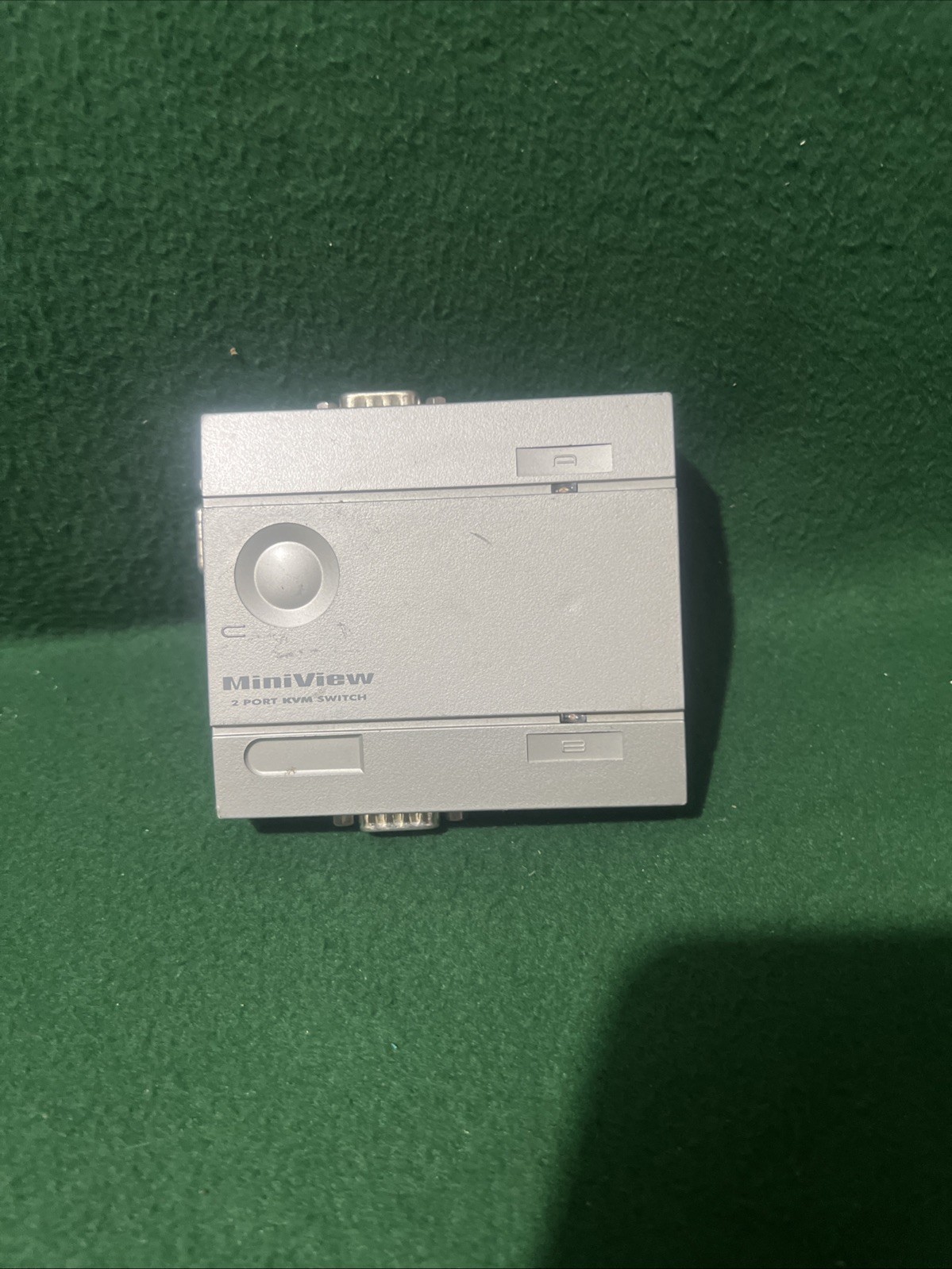 MINIVIEW IOGEAR 2-Port KVM Switch - GCS12