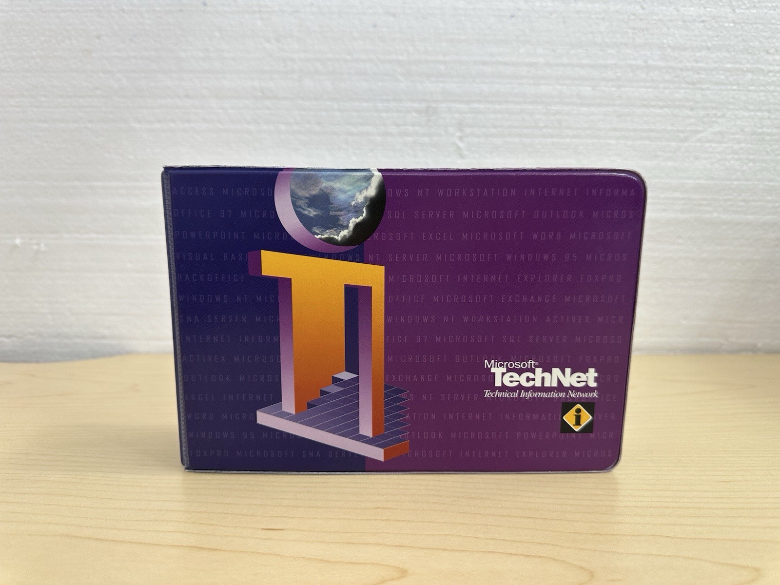 Vintage Microsoft Technet Purple 8”x5.5”x2” Binder w/ 6 Cds & 9 Cds Sleeves