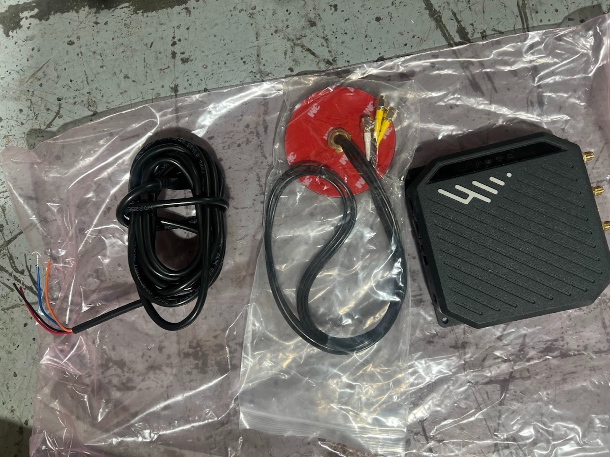 Cradlepoint S700 Series, rugged w/ Pigtails Power Supply and antenna bundle
