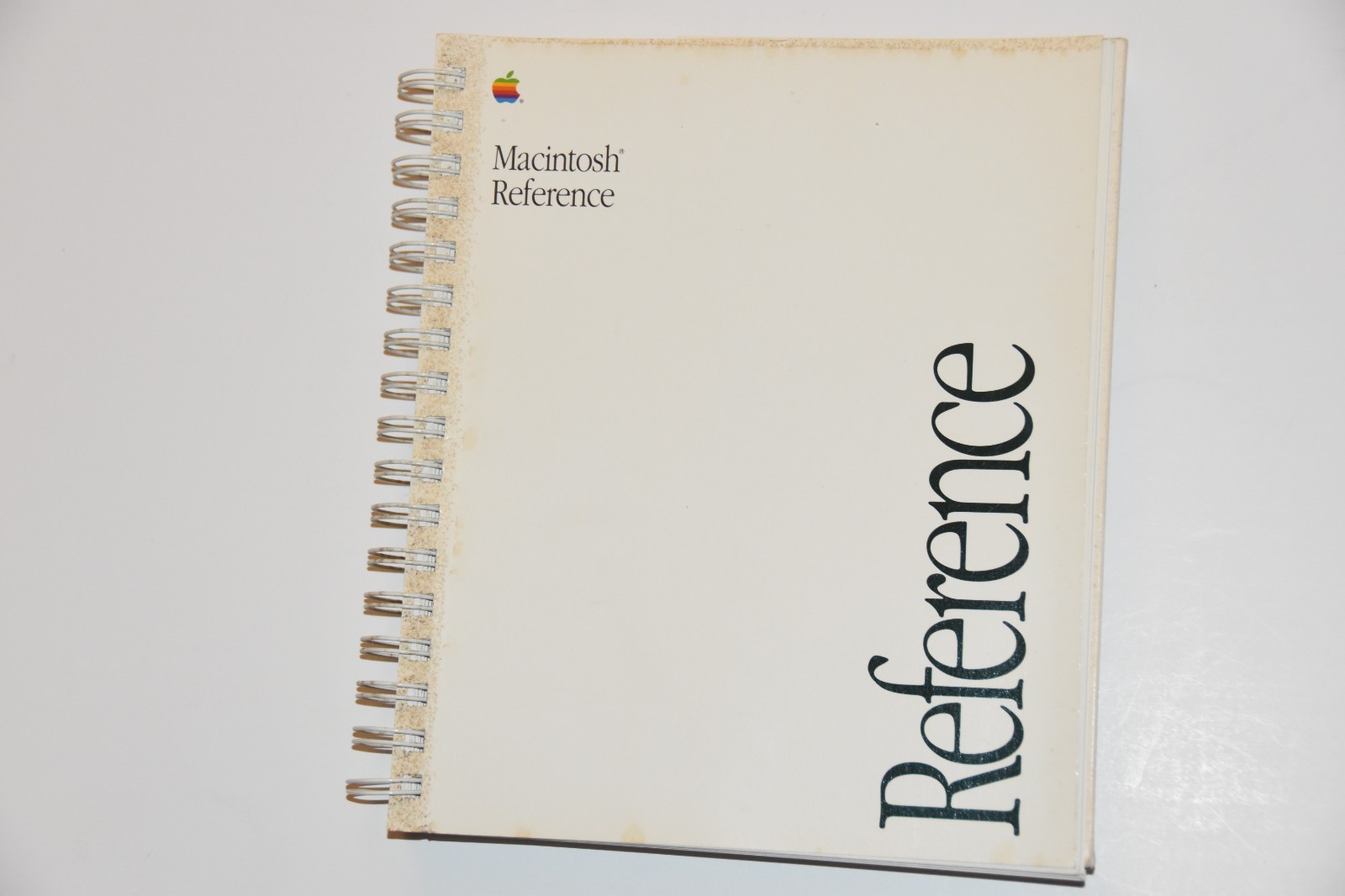1990 Vintage Apple Macintosh Reference Book 030-4015-A mac user computing guide