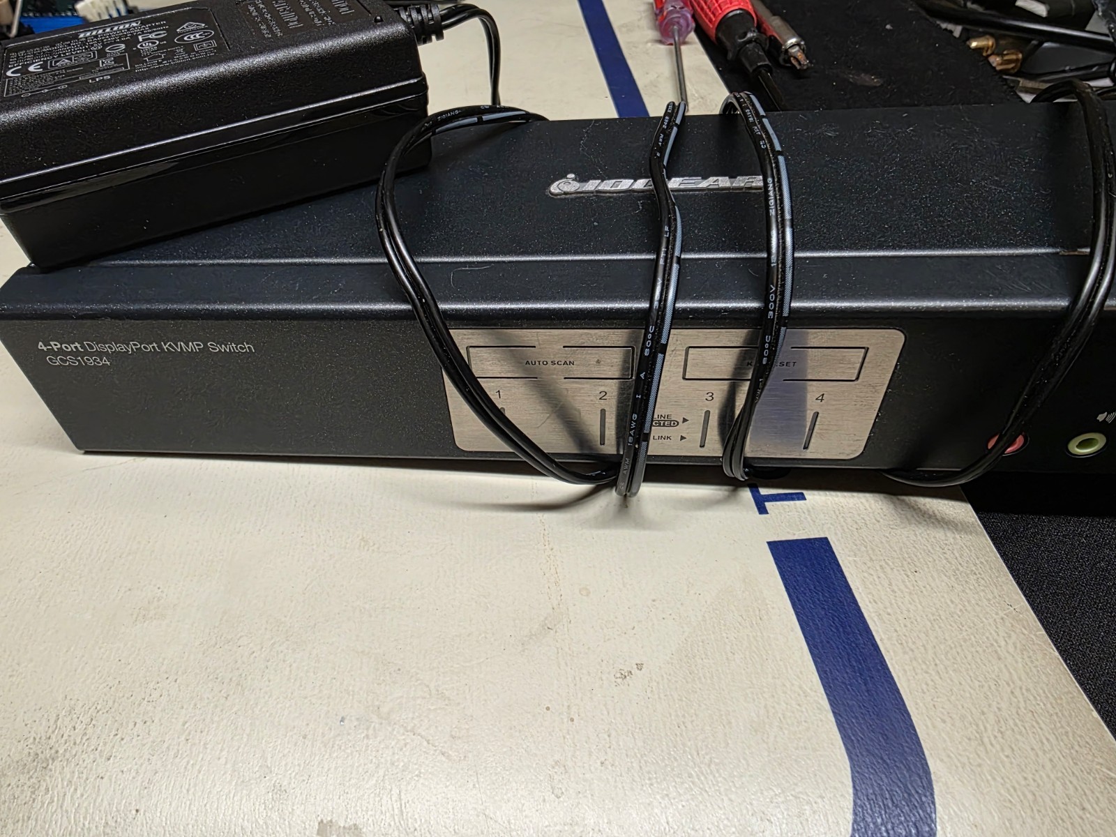 IOGEAR - GCS1934H - 4-Port 4K HDMI KVM Switch with USB 3.0 and Audio, DP Cables