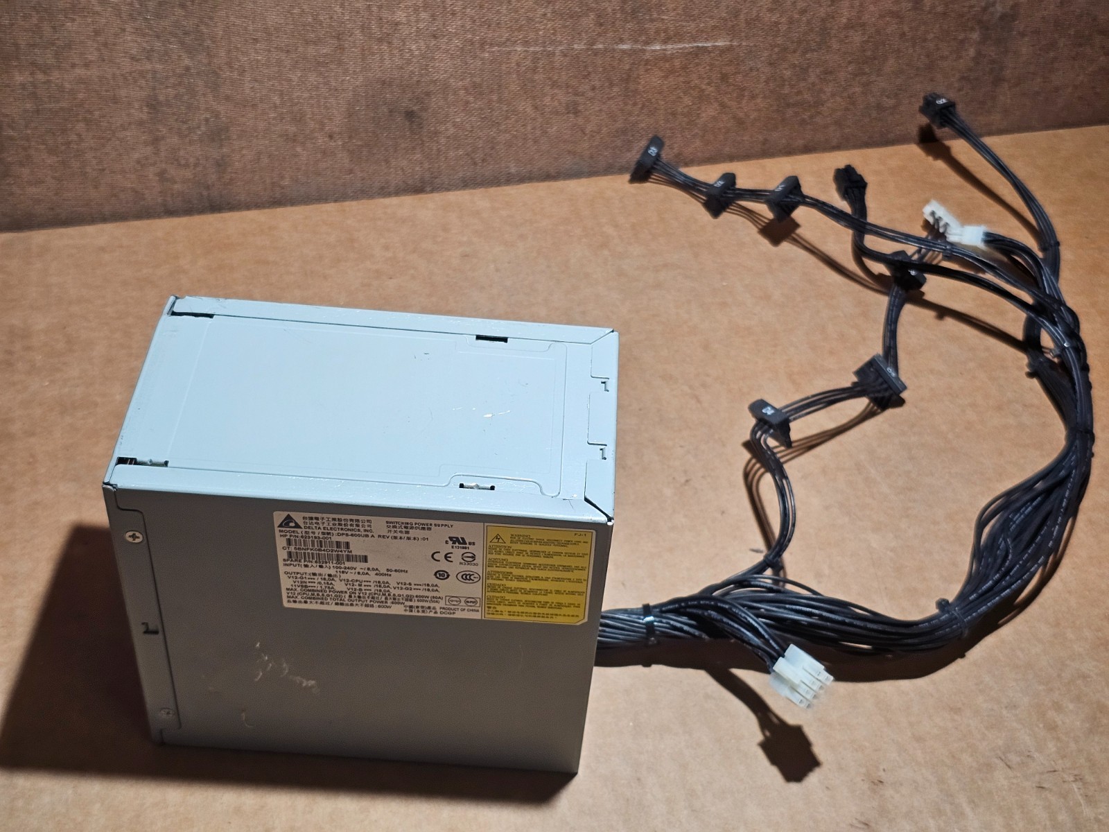Delta DPS-600UB A 600W Switching Power Supply