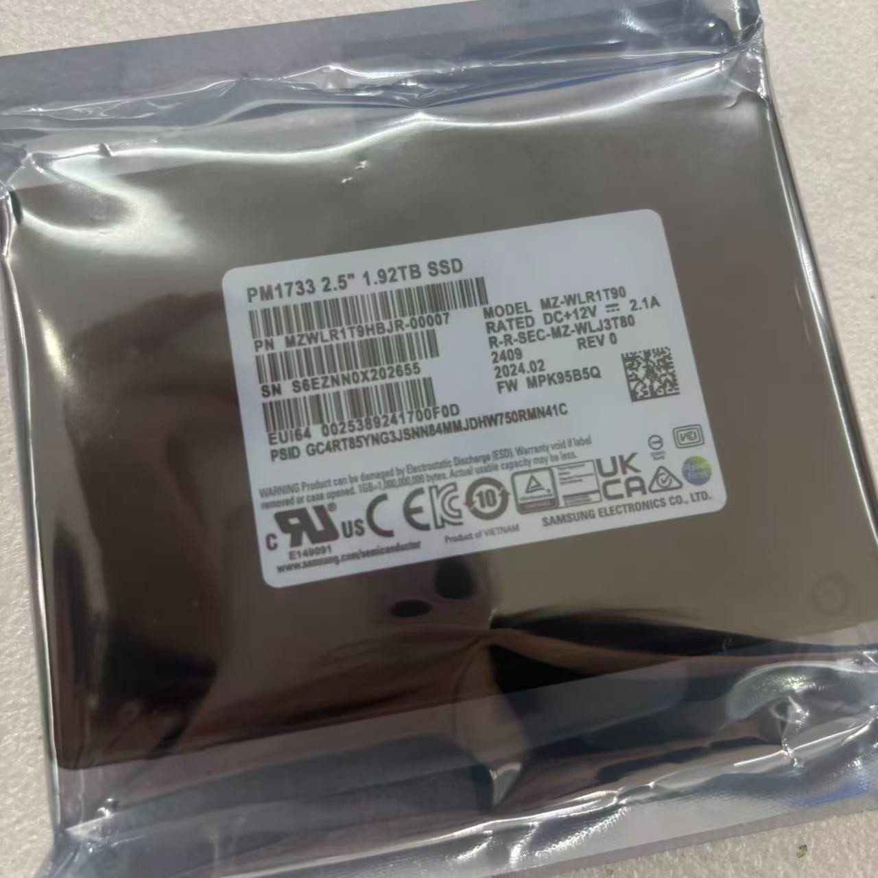 Samsung MZWLR1T9HBJR-00007 MZ-WLR1T90 PM1733 NVMe 1.92TB 2.5" SSD Hard Drive