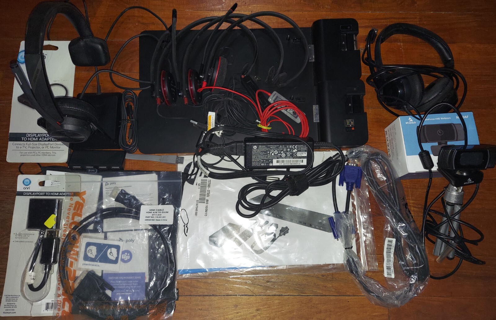 2 HP Docking Station's, Plantronics/Poly Headset, Logitech, & Nexigo Cam Working