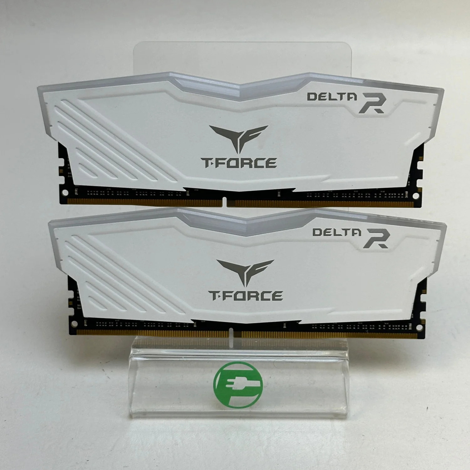 TeamGroup T-Force Delta RGB 32GB (2x16GB) RAM DDR4 2400MHz 