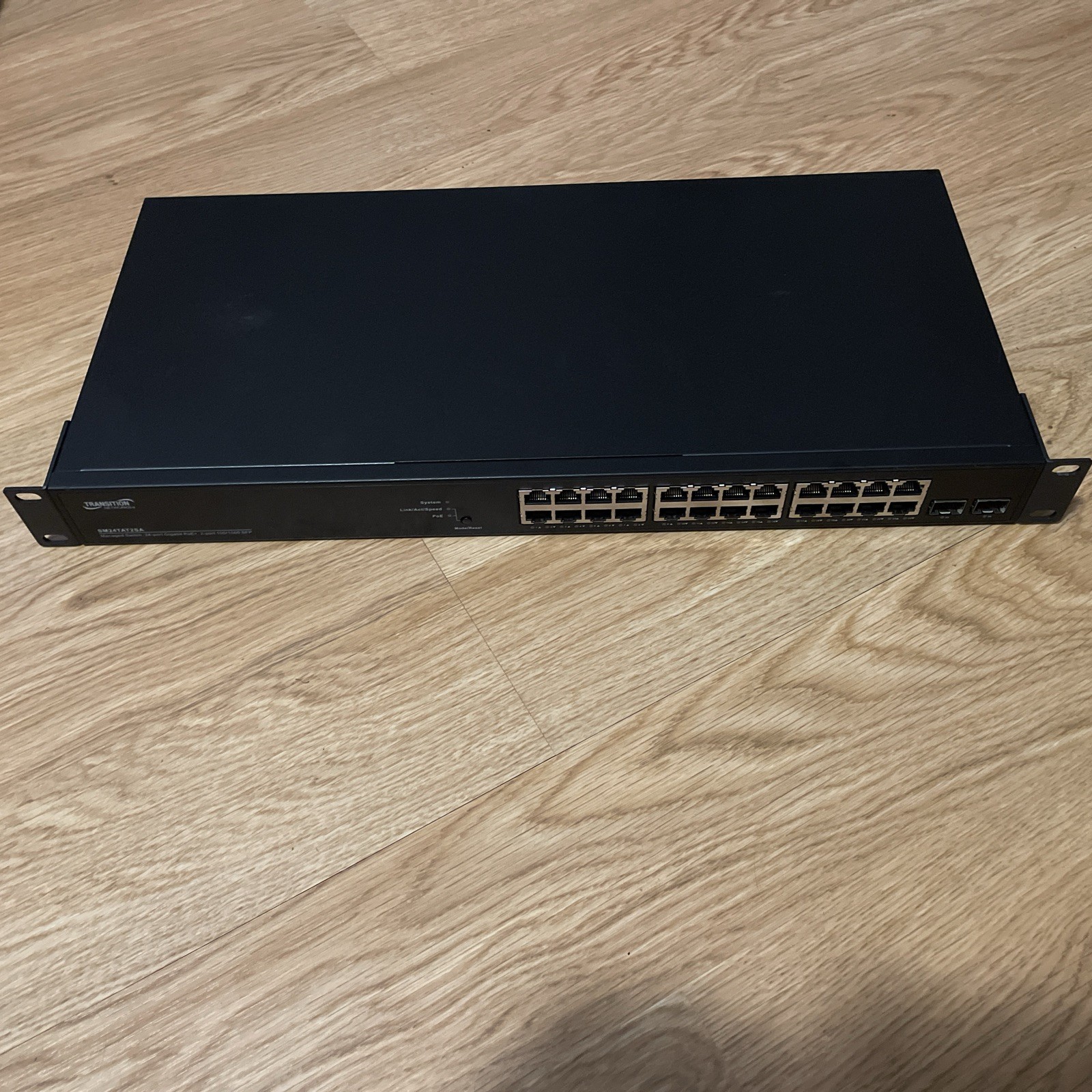 Verint Transitions Lantronix SM24TAT2SA-VT 24-Port Managed Ethernet PoE+ Switch