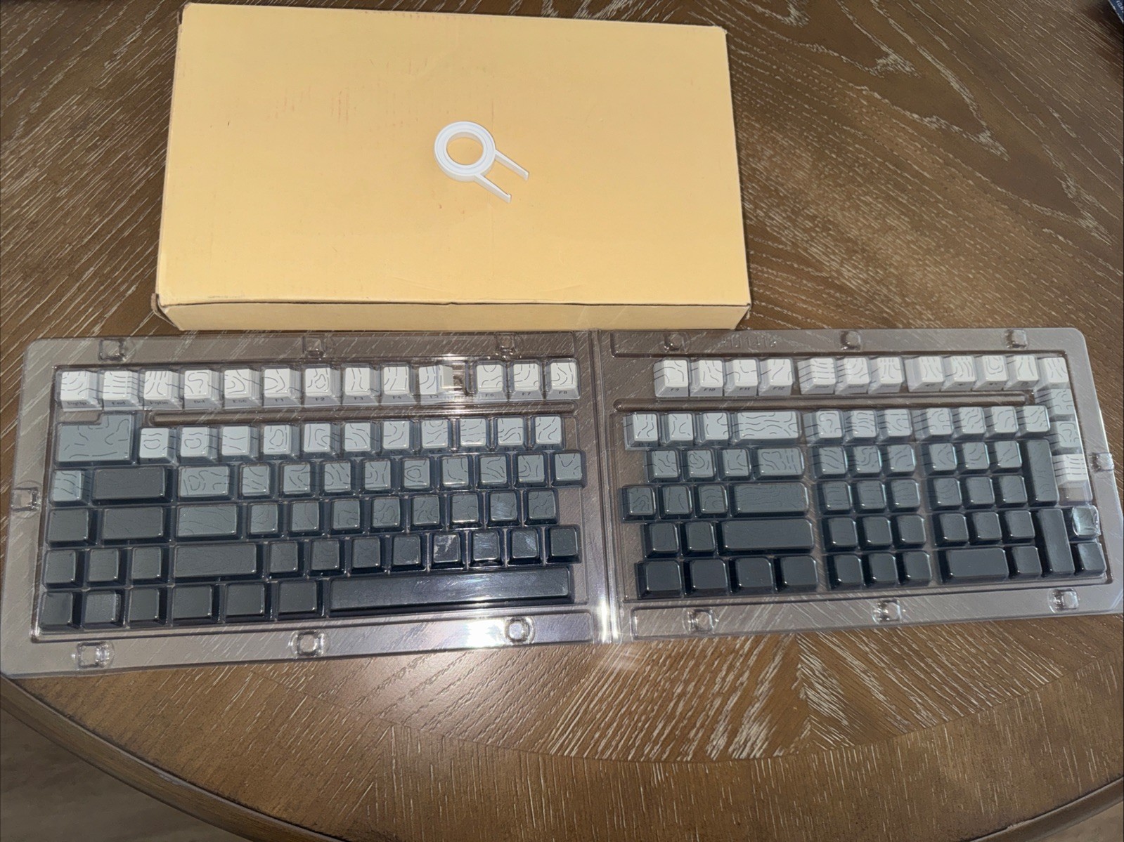 Topographic PBT Shine Through Keycap Set See Pics