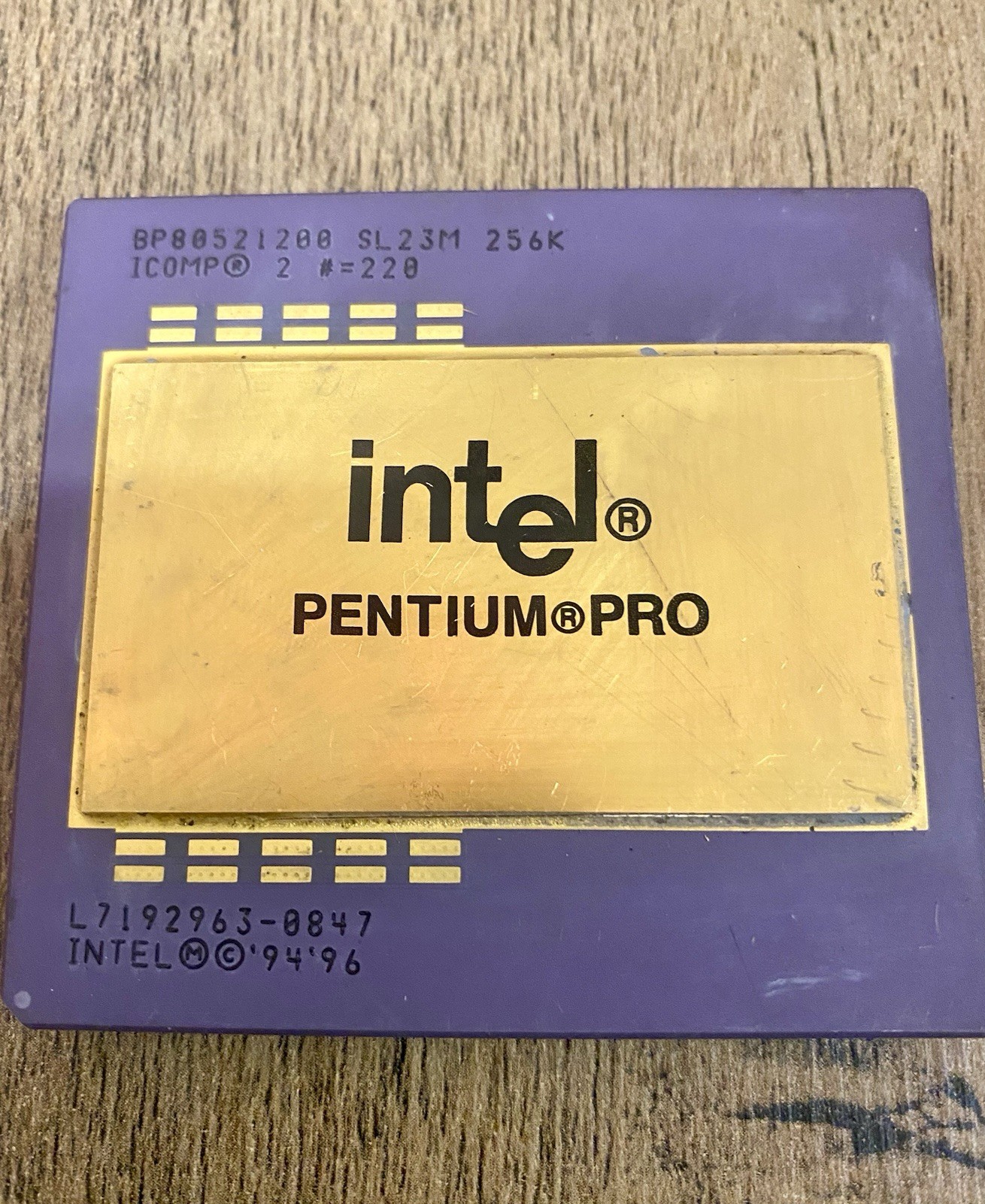 Intel Pentium Pro 200MHz SL23M 256KB Socket 8 Gold CPU BP80521200 Vintage