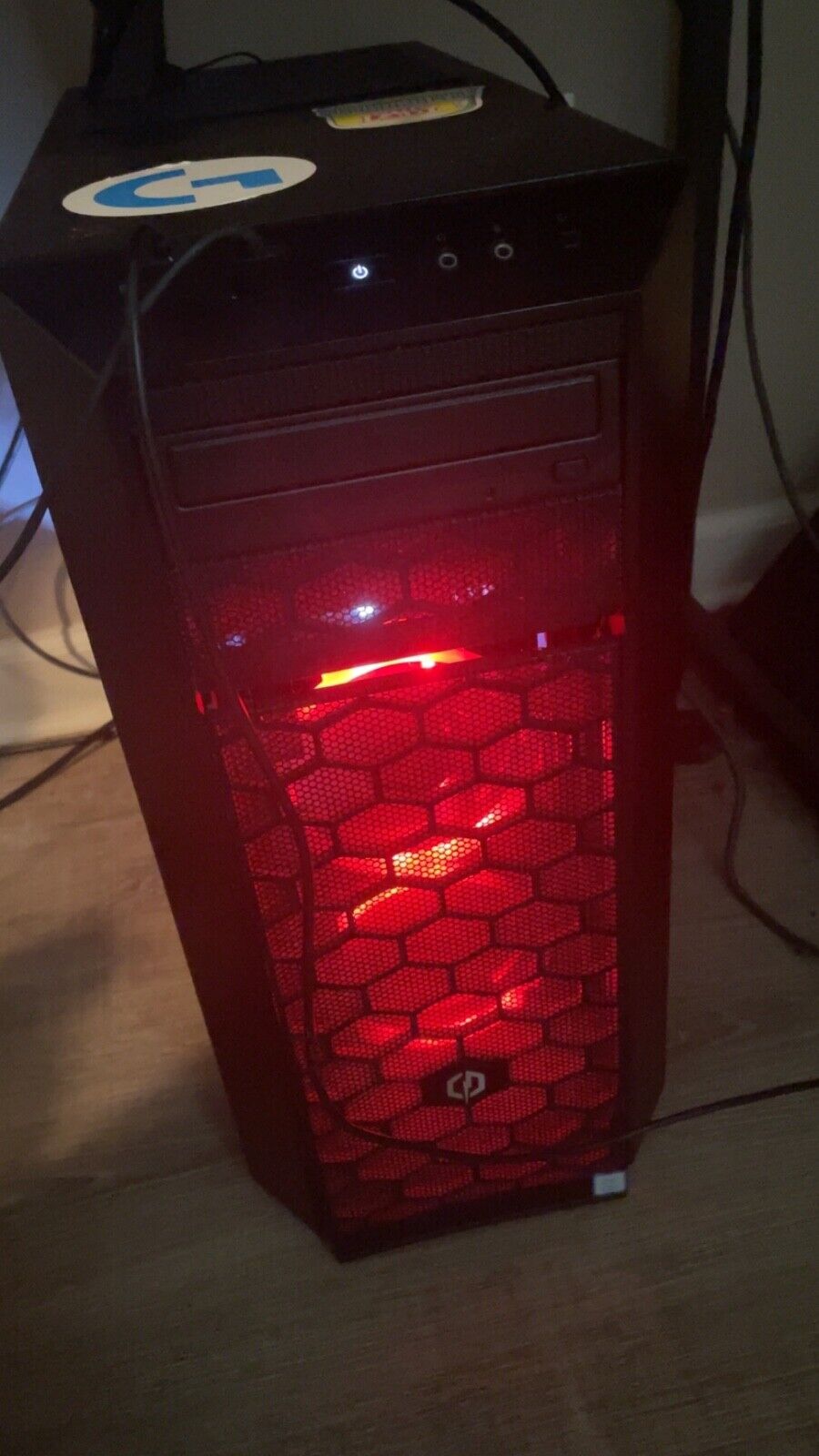 High end black gaming pc in great condition along with Logitech mouse and key 