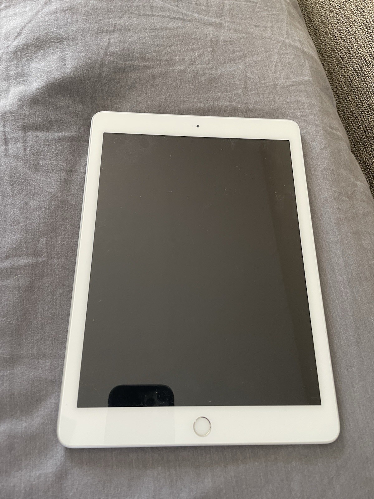Apple iPad 6th Gen 32 GB Silver Wifi 9.7 in Tablet MR7G2LL/A Tested Working 