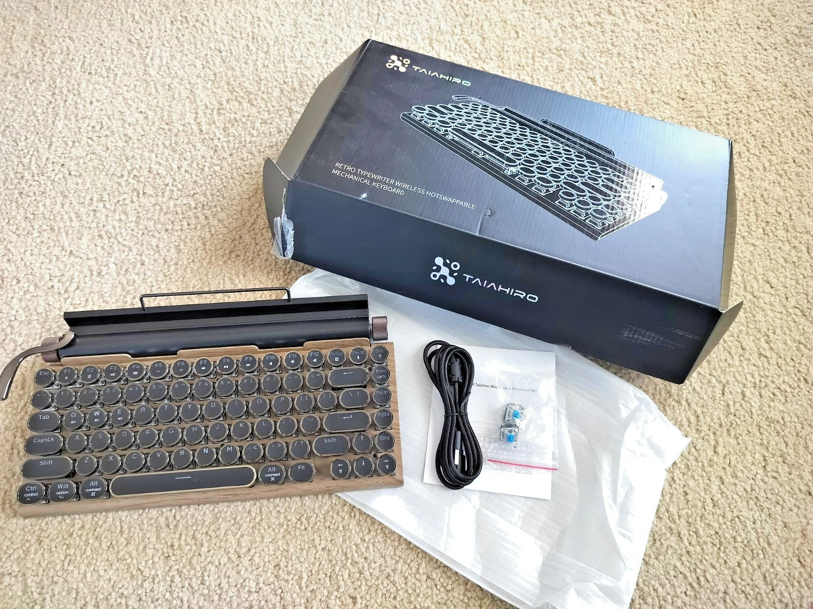 Taiahiro Retro Typewriter Wireless Mechanical Gaming Keyboard, Bluetooth 5.0