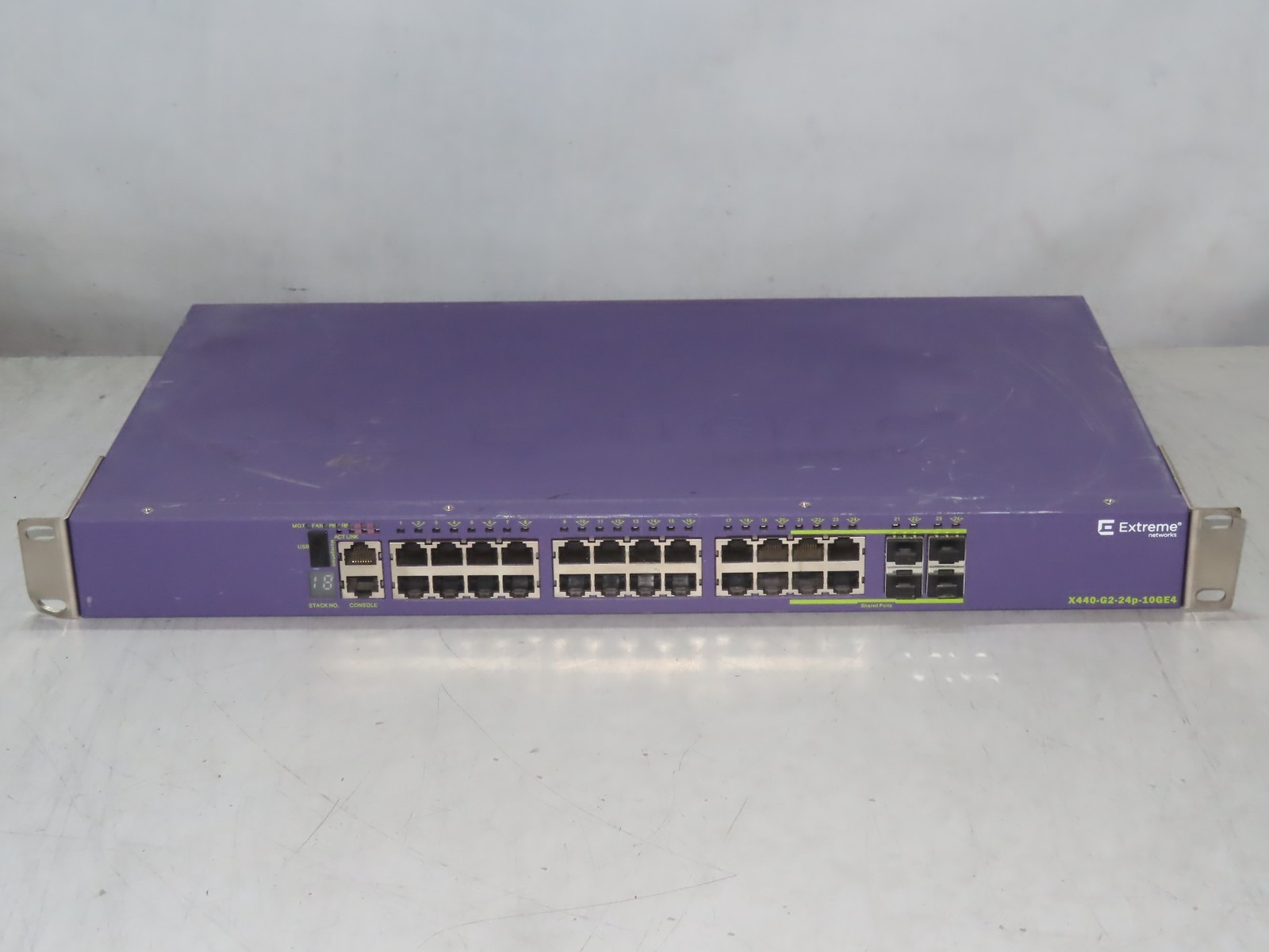 Extreme Networks Summit X440-G2-24p-10GE4 16533 POE Gigabit Network Switch.