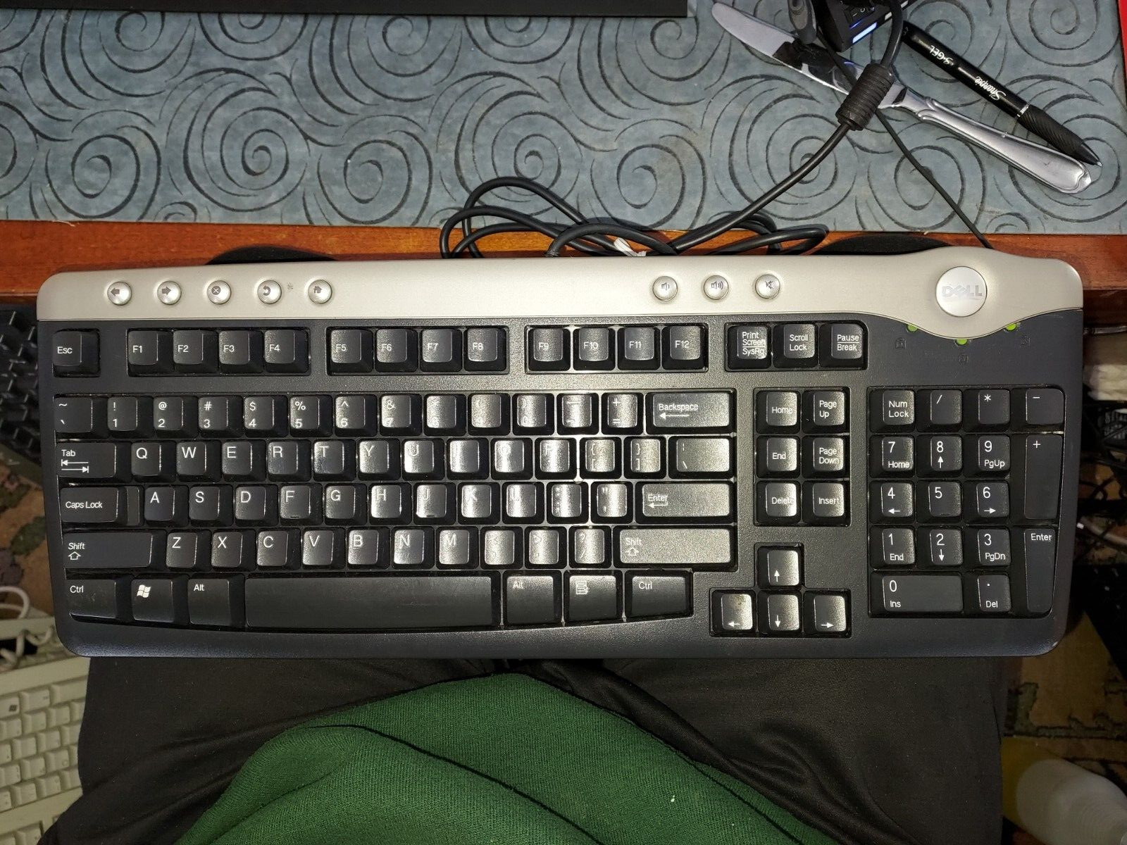 DELL SK-8125 KEYBOARD, BLACK AND SILVER, USB, 8 ADD. BUTTONS FOR MULTI-MEDIA.