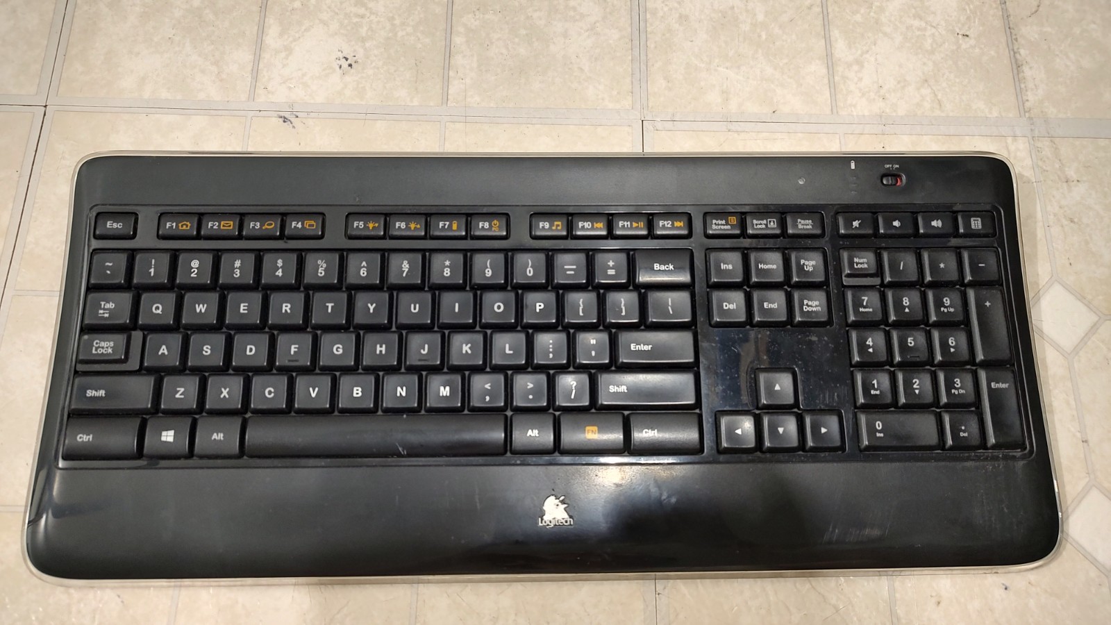 Logitech K800 Illuminated Wireless Black Keyboard Works NO DONGLE Tested