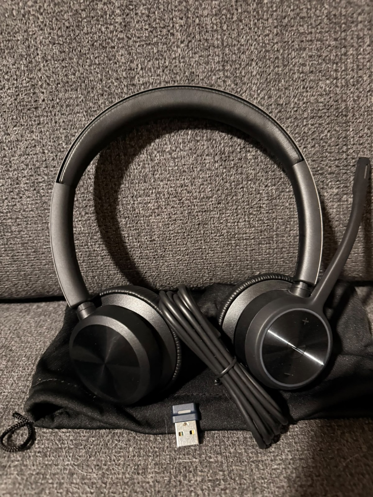 Poly Voyager Focus 2 Bluetooth Stereo Headset USB Dongle, Case Excellent Mint