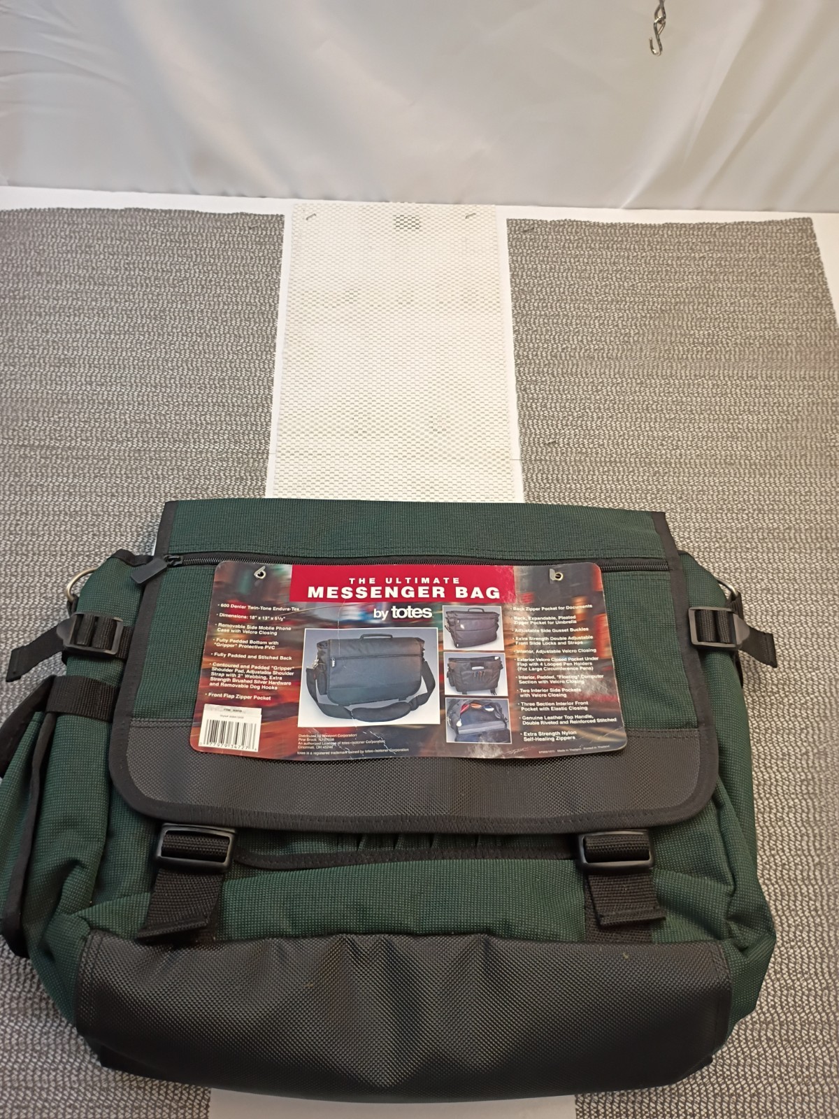 NWT Deadstock "THE ULTIMATE MESSENGER BAG BY TOTES" Messenger Bag Green 90s