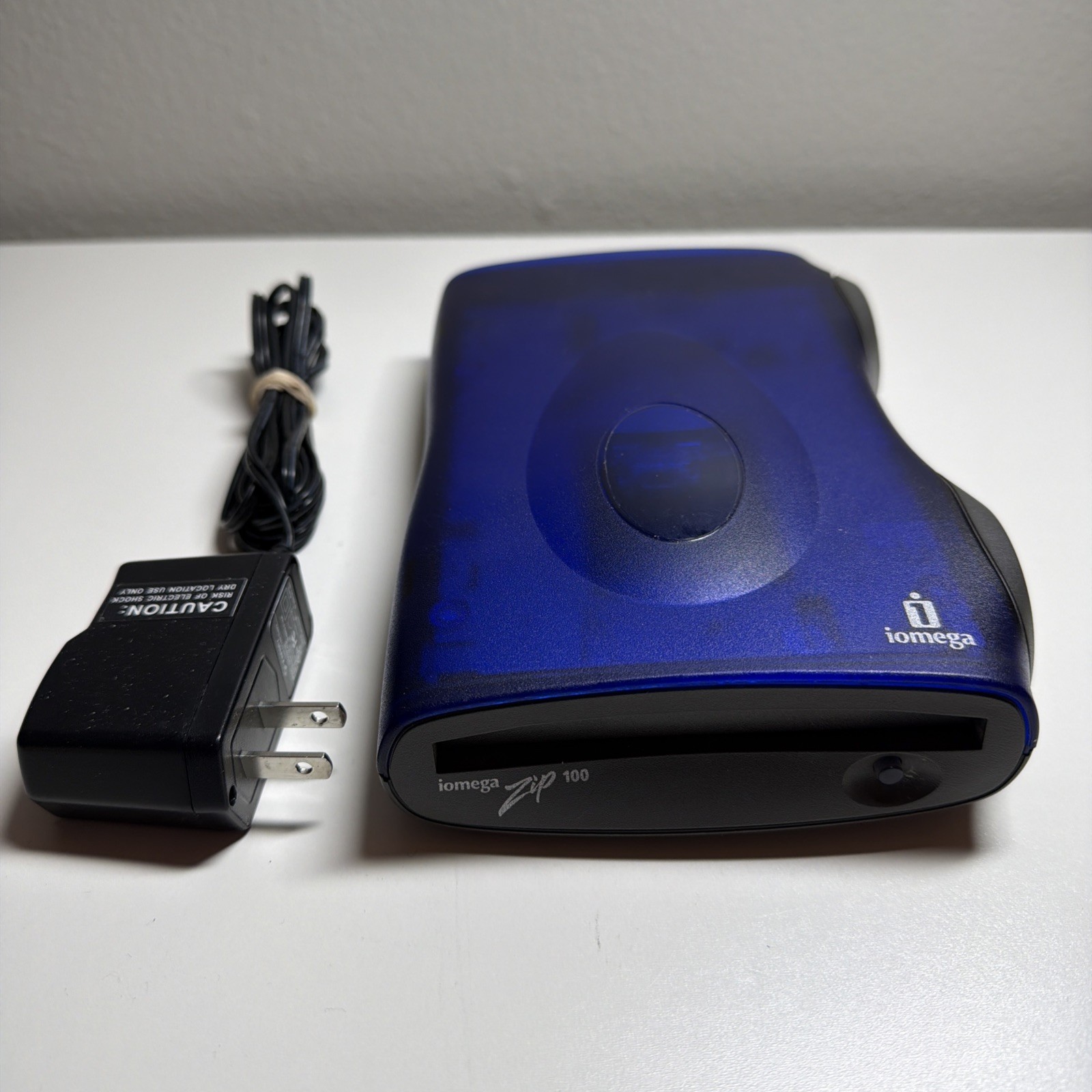 IOMEGA ZIP 100 USB POWERED EXTERNAL DRIVE MODEL Z100USBNC 100MB BLUE