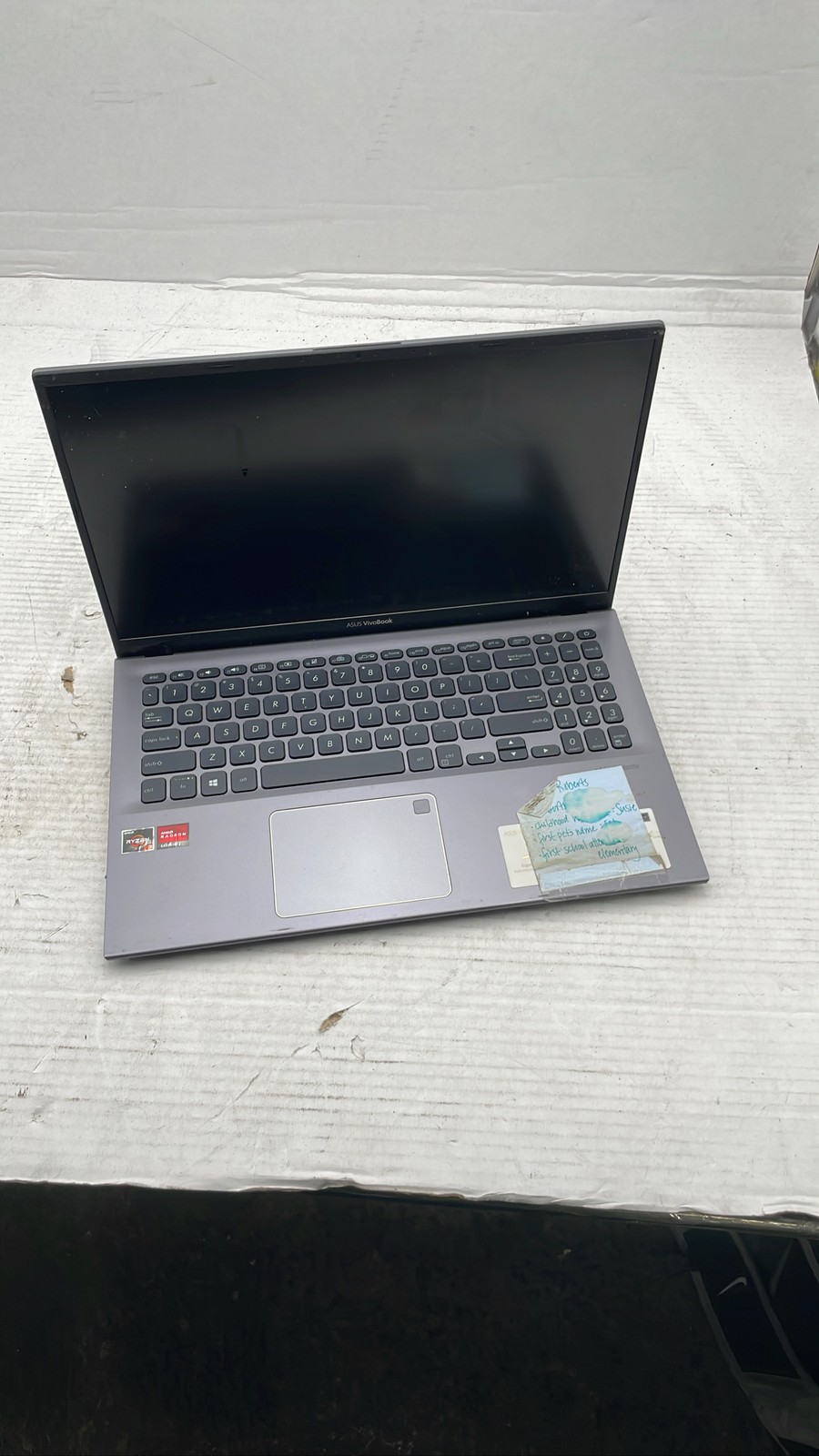 ASUS VivoBook 15 F512D 15.6" AMD Ryzen 3 Radeon Laptop