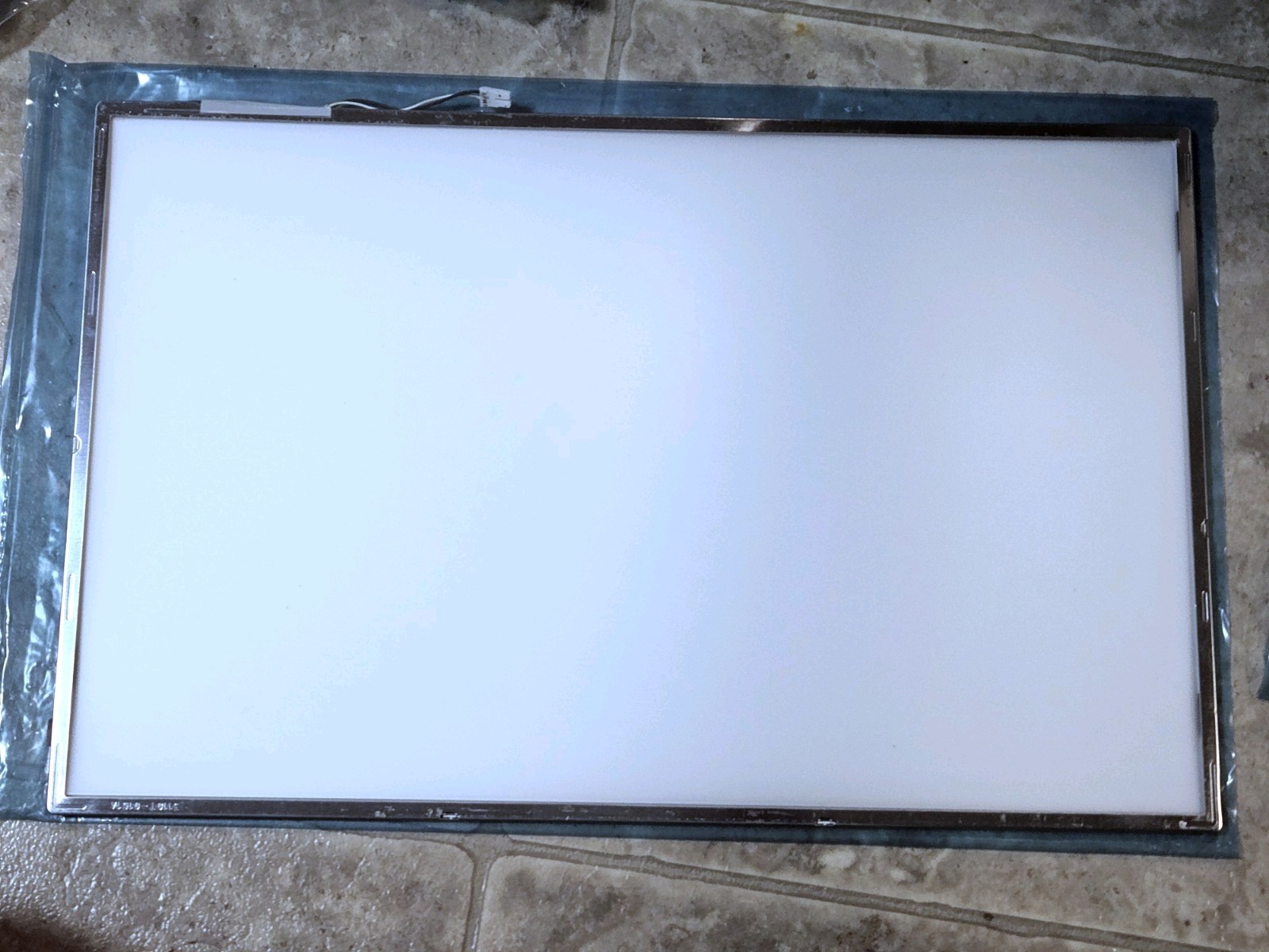 LG Display 17.1" LP171WP4 (TL)(N1) Complete CCFL Backlight and Frame Kit