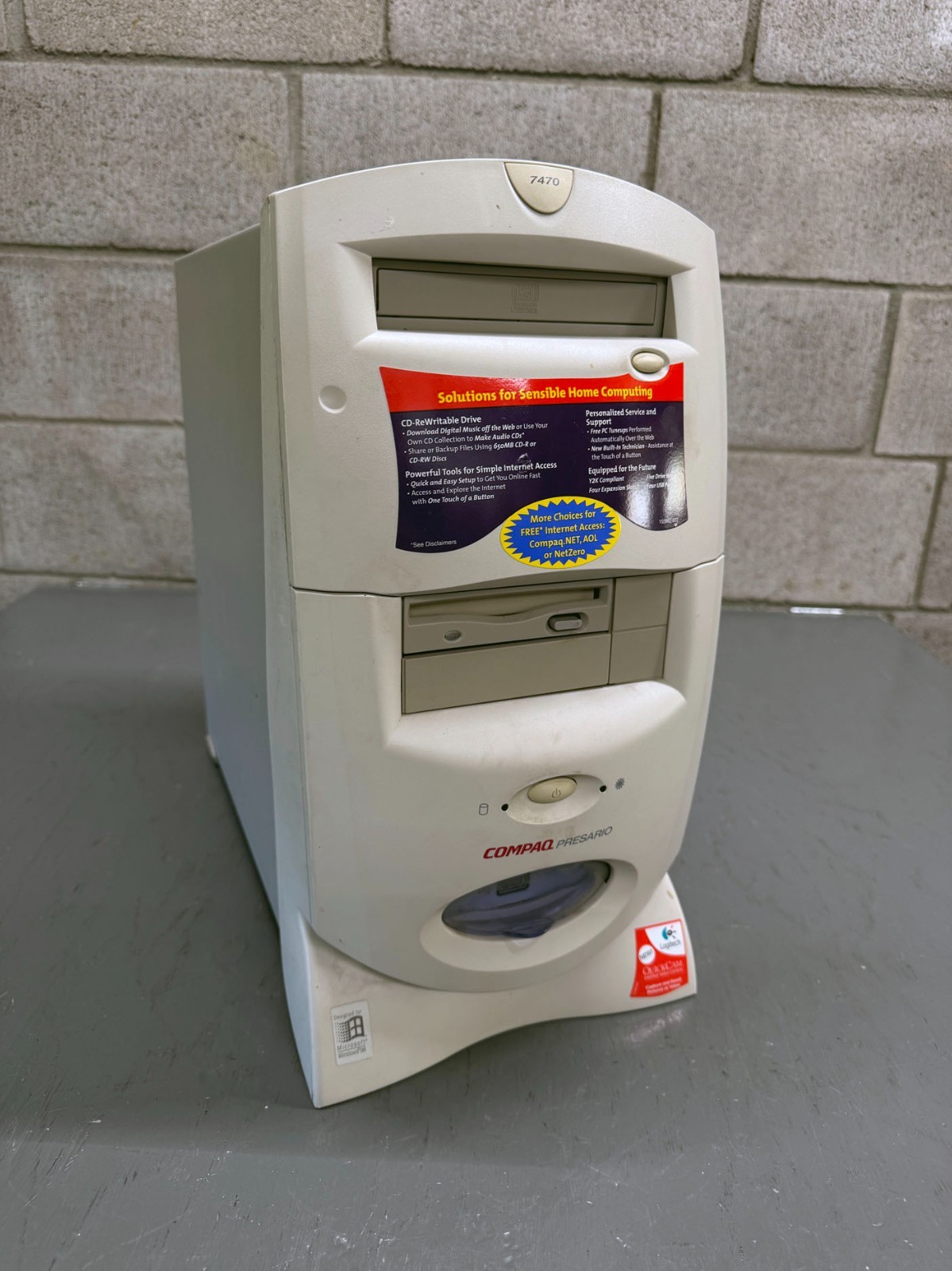 Compaq Presario 7470 vintage desktop. Win XP Prof. Recovery CDROM included