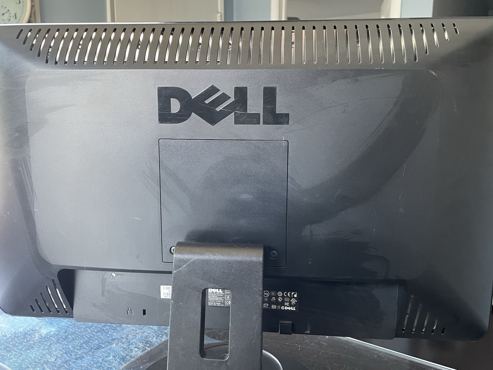 Dell S2309Wb 23-inch Widescreen LCD Flat Panel Monitor High-Definition