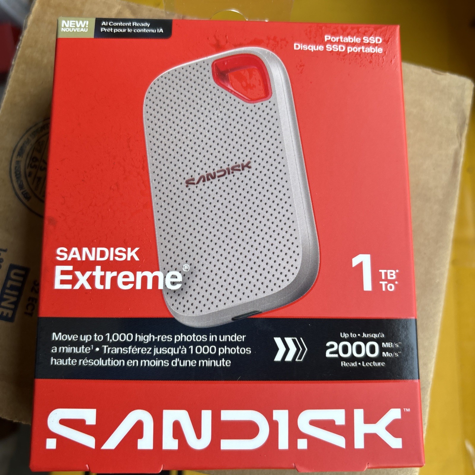SanDisk Extreme Portable SSD 1TB  Up 2000 MB SDSSDE7W-1T00-AW25 AI Content Ready