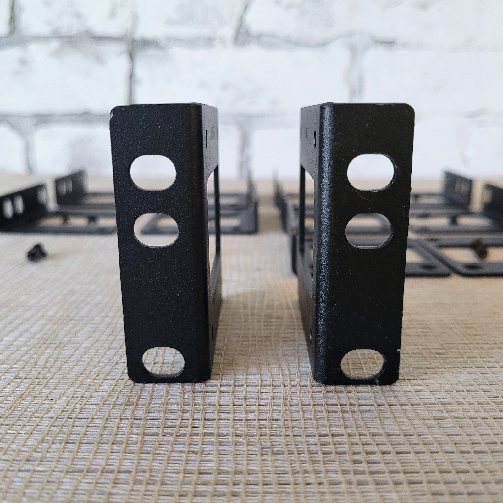 Foundry Networks Rack Mount Brackets 10876-001/10876-101 Fastiron Edge X424 X448