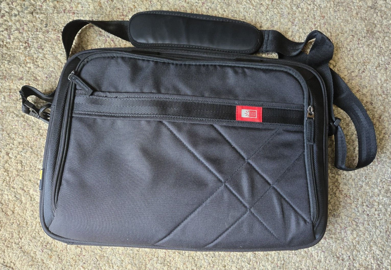 Case Logic Laptop/tablet Briefcase Carrying Case DLC-115 Black holds 15.6\