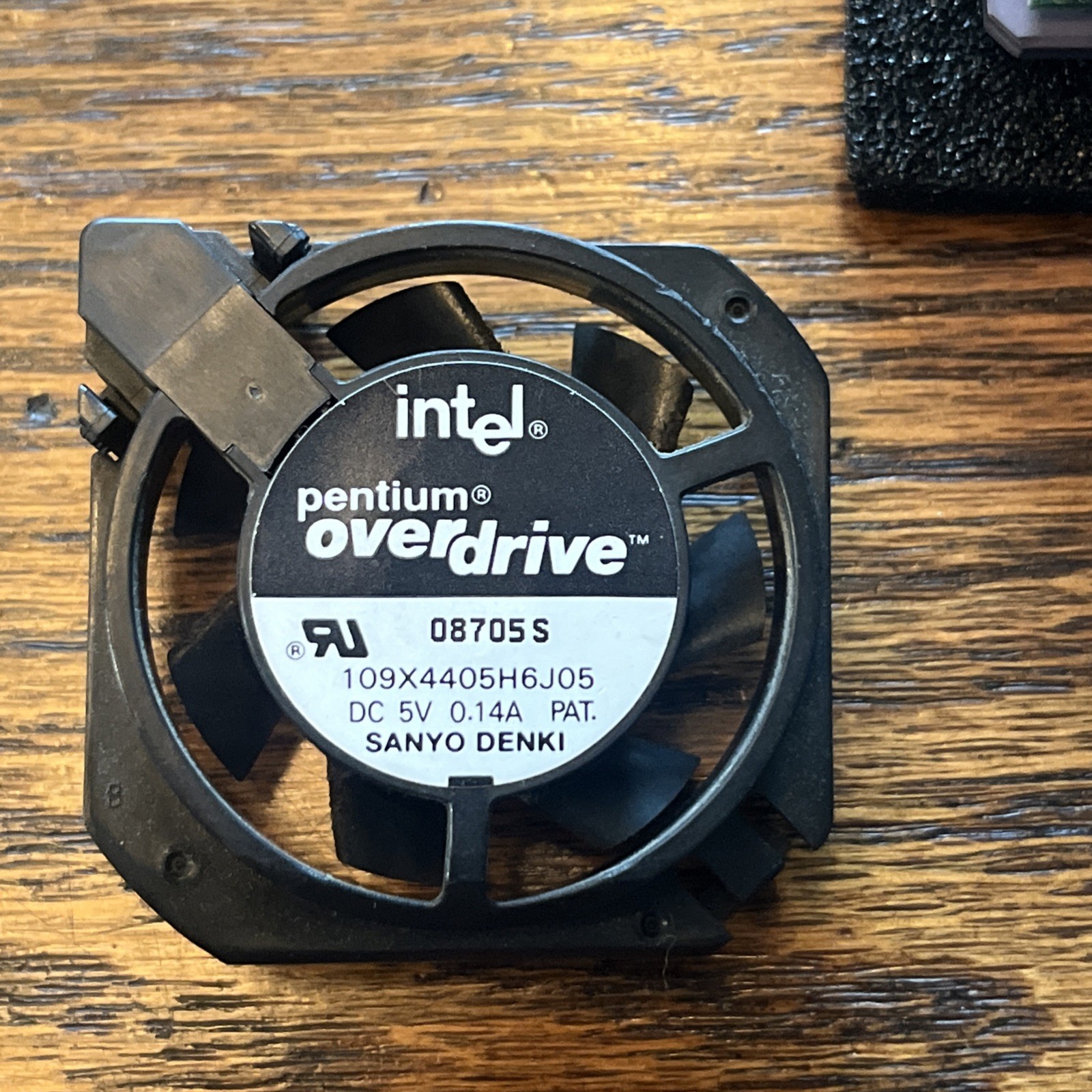 Intel Pentium MMX OverDrive 200MHz CPU PODPMT66X200 SL2FF v2.0 Socket 5 / 7 Rare
