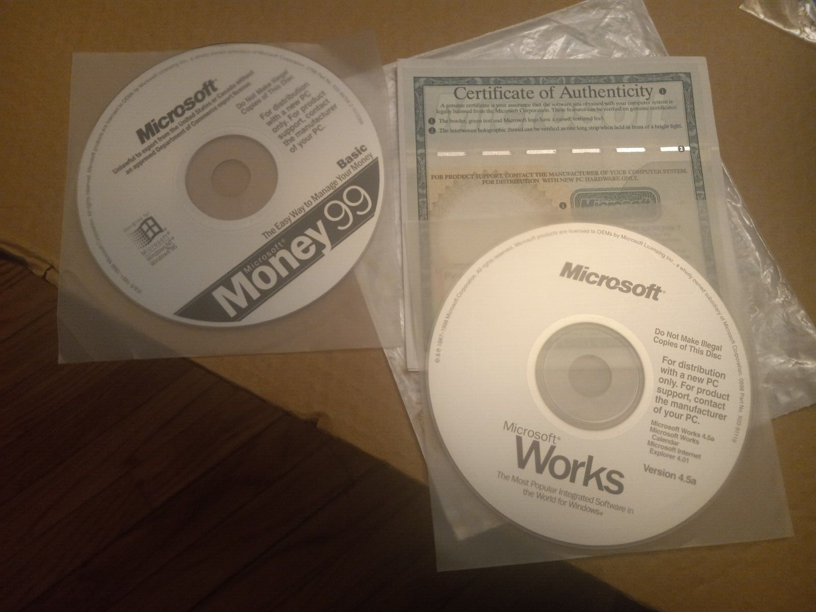 Microsoft Works Version 4.5a CD-ROM Disc w/COA & Microsoft Money 99 Disc